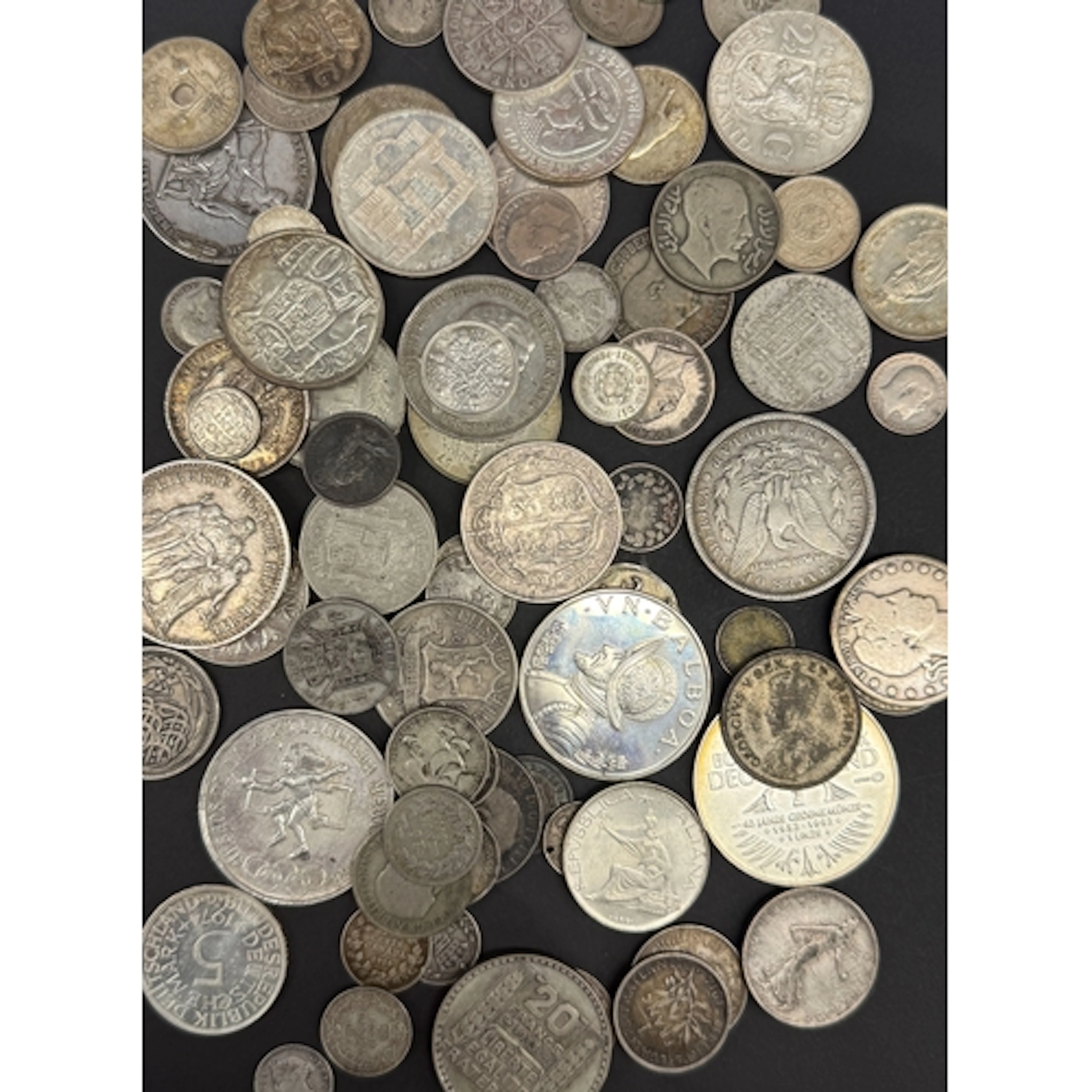A group of mainly 20th Century World circulated silver coins...