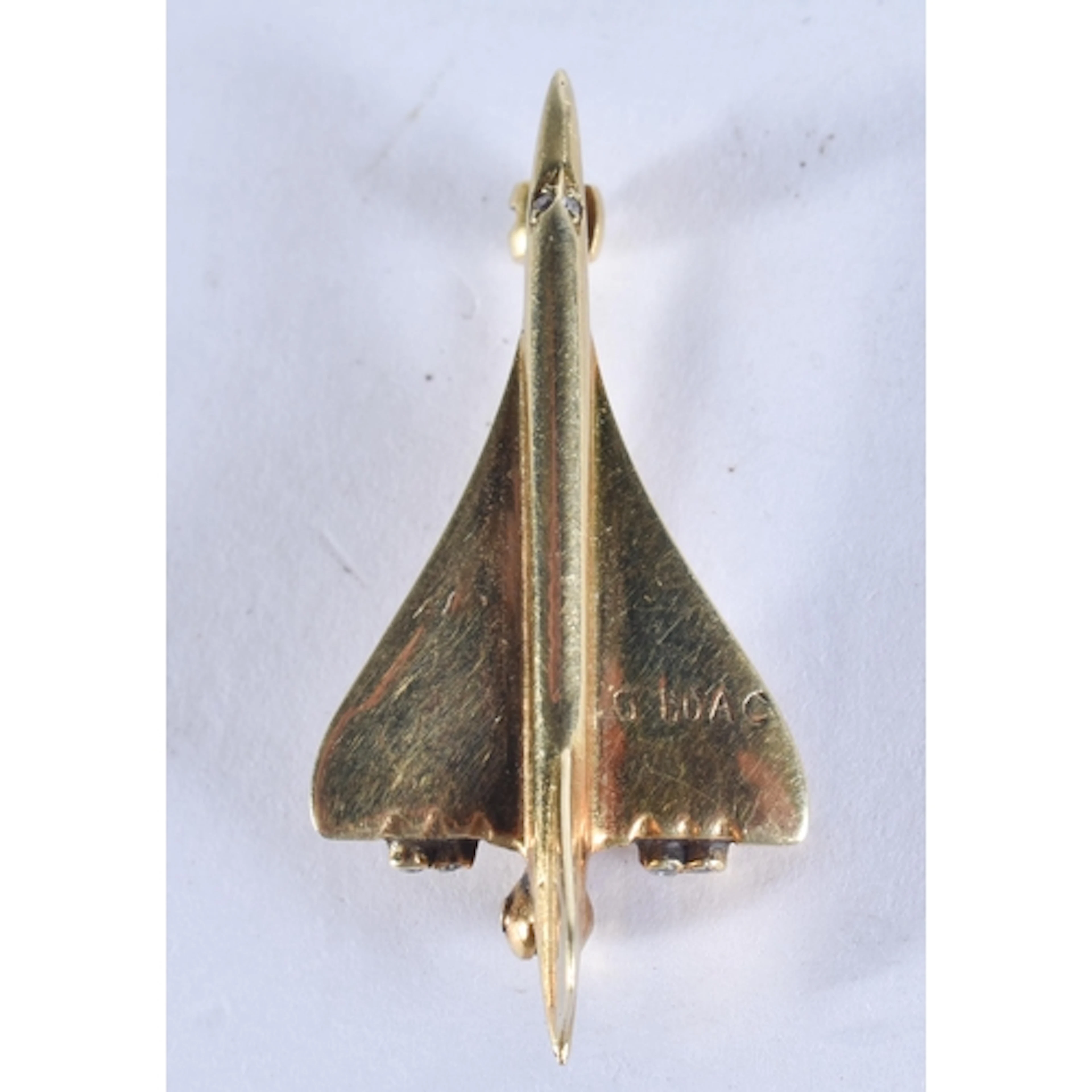 A 9CT GOLD CONCORDE BROOCH. 5.3 grams. 3.5 cm x 1.75 cm.