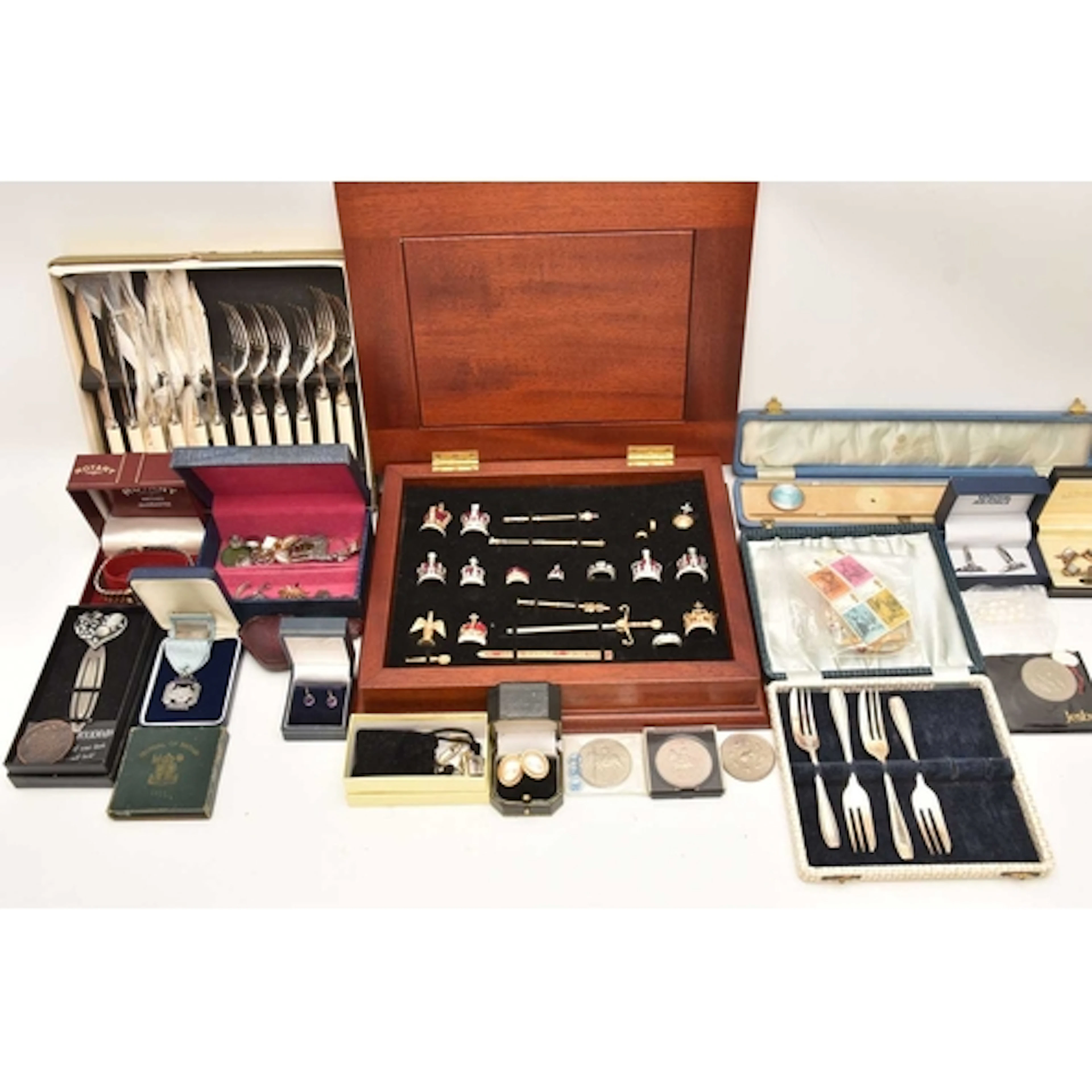 A BOX OF ASSORTED ITEMS, to include a cased miniature crown ...
