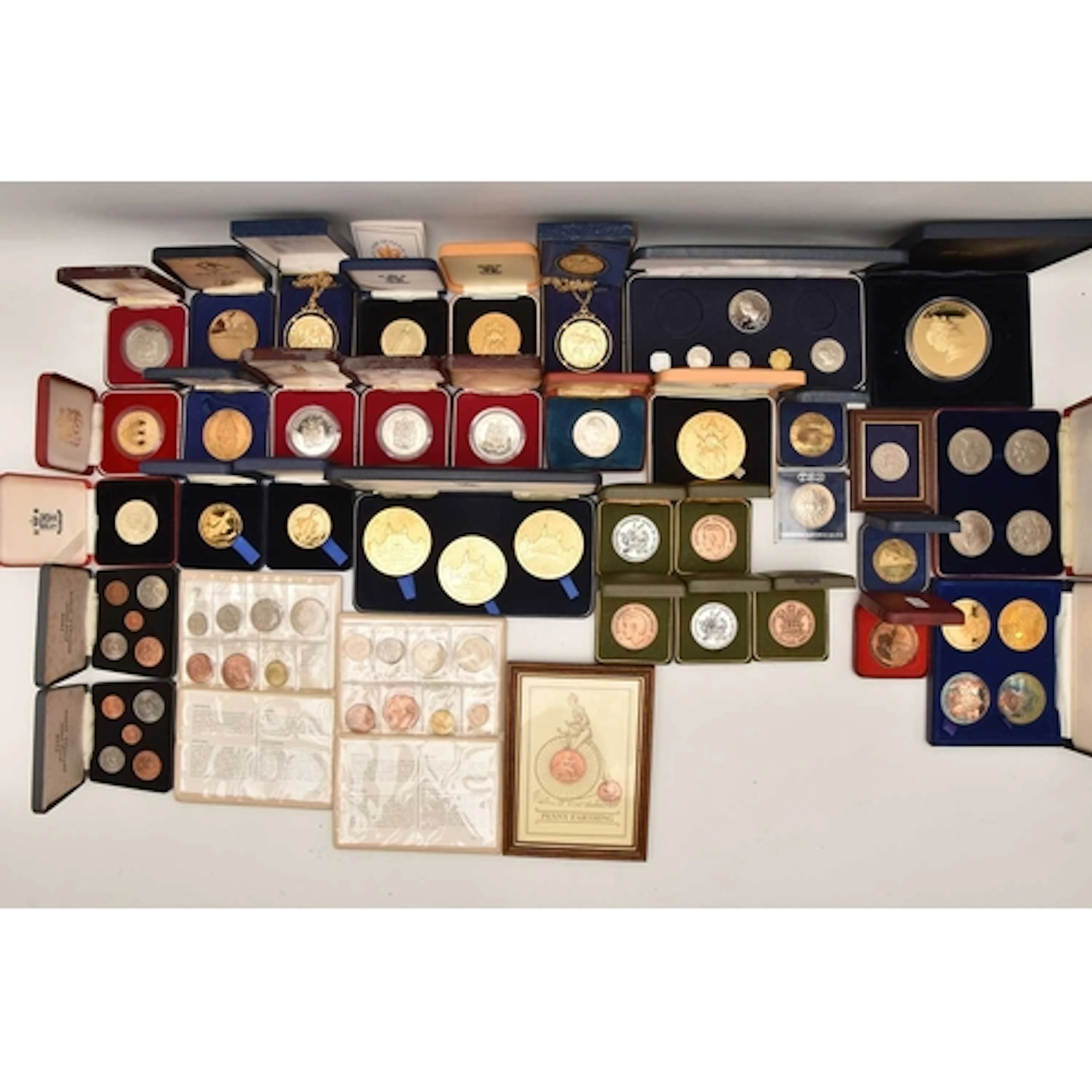 A lot of presentation cases, coins, medallions and commemora...