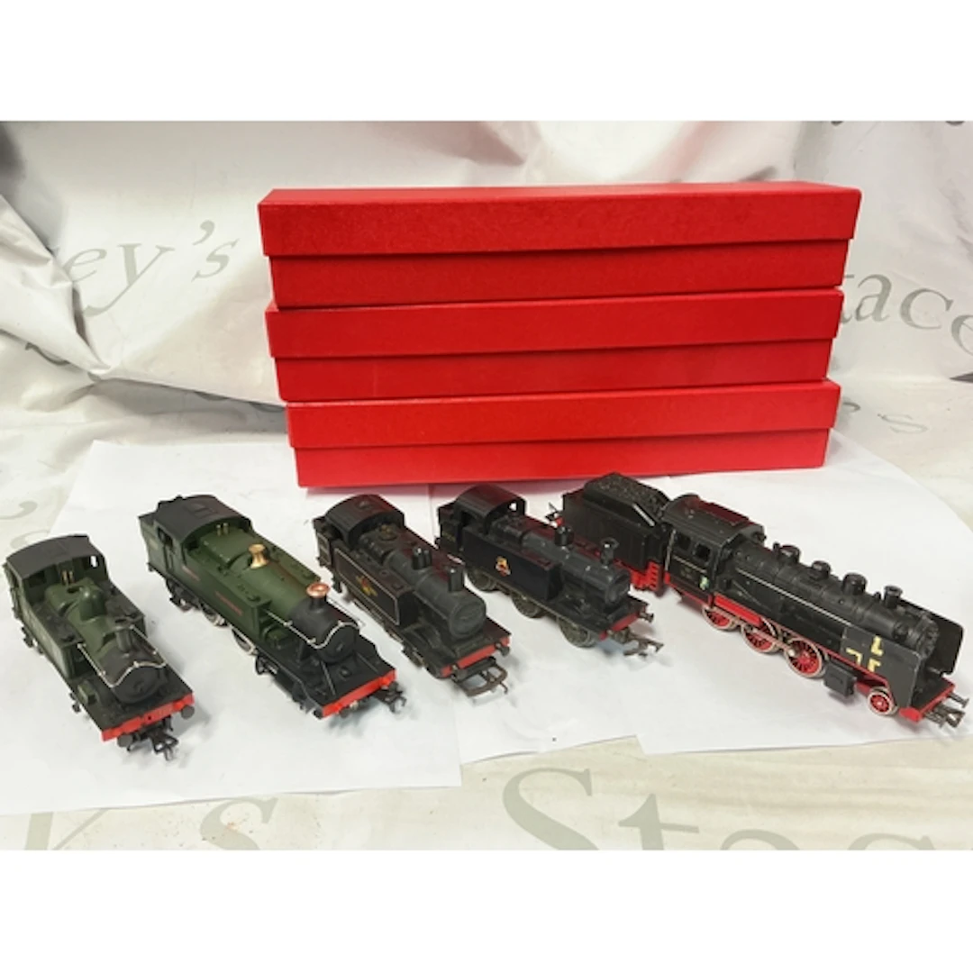 A Collection Of 5 00 Gauge Locomotives, Including Airfix, Tr...
