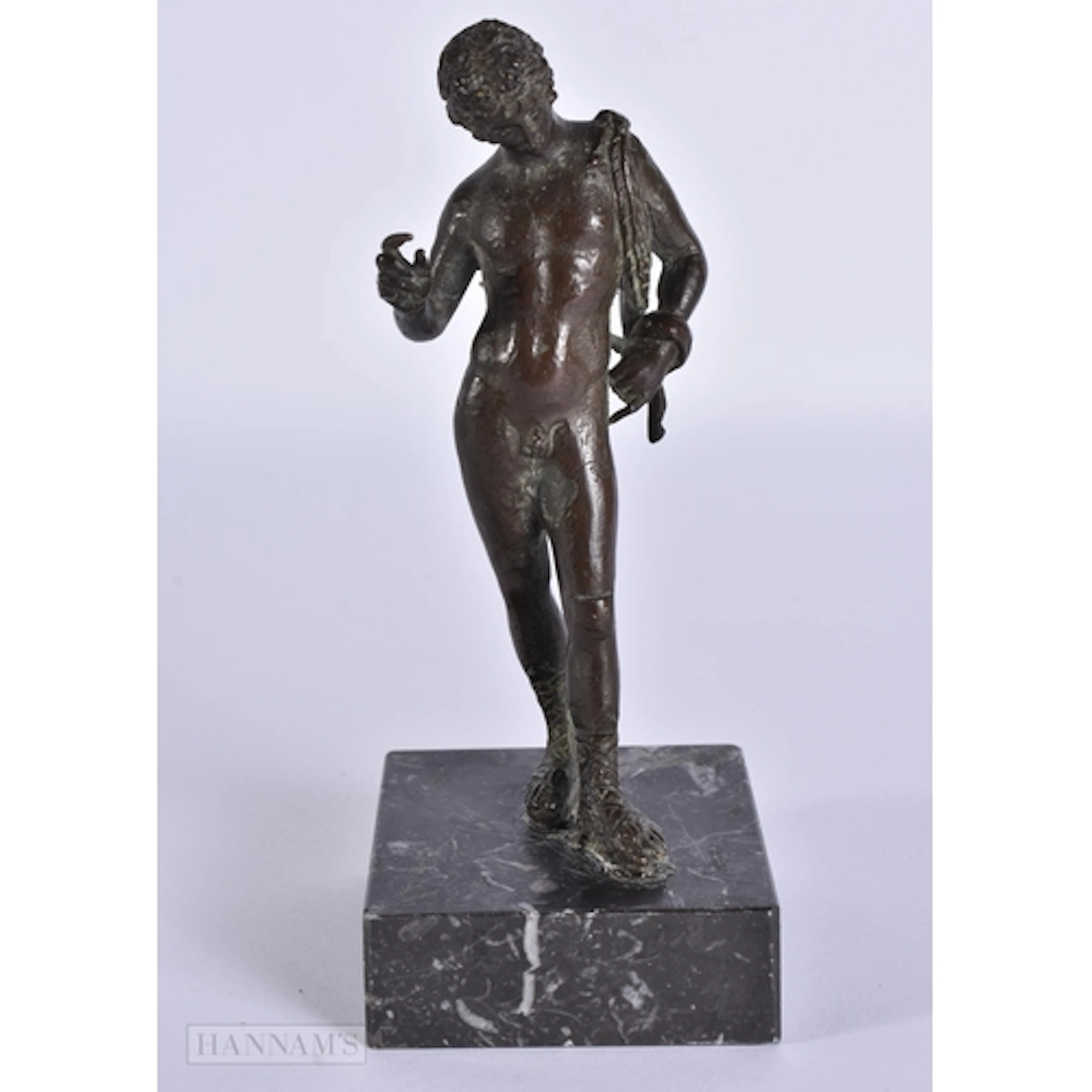 AN 18TH/19TH CENTURY GRAND TOUR BRONZE FIGURE OF NARCISSUS. ...