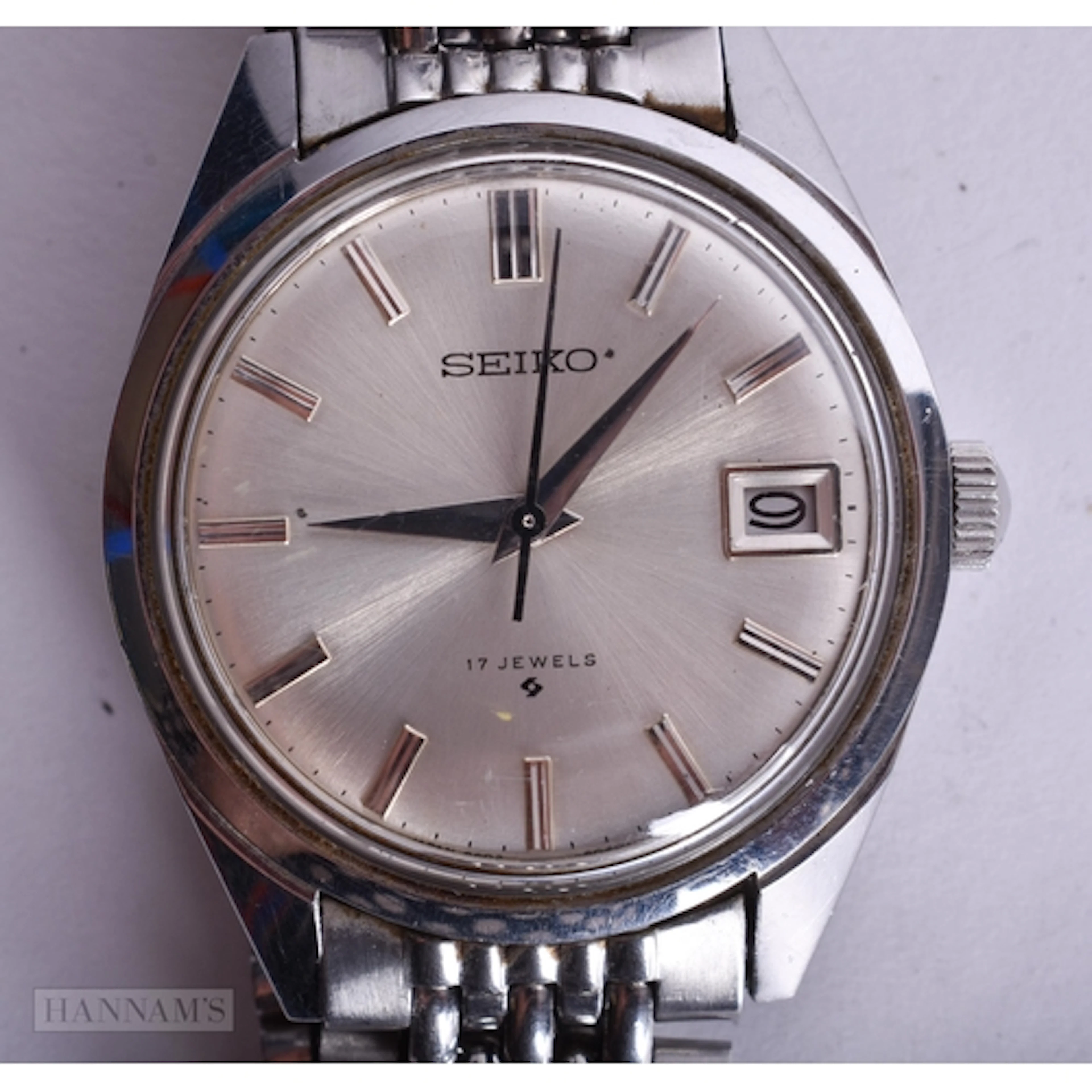 A Vintage Seiko Hand Wind Watch with Stainless Steel Strap. ...