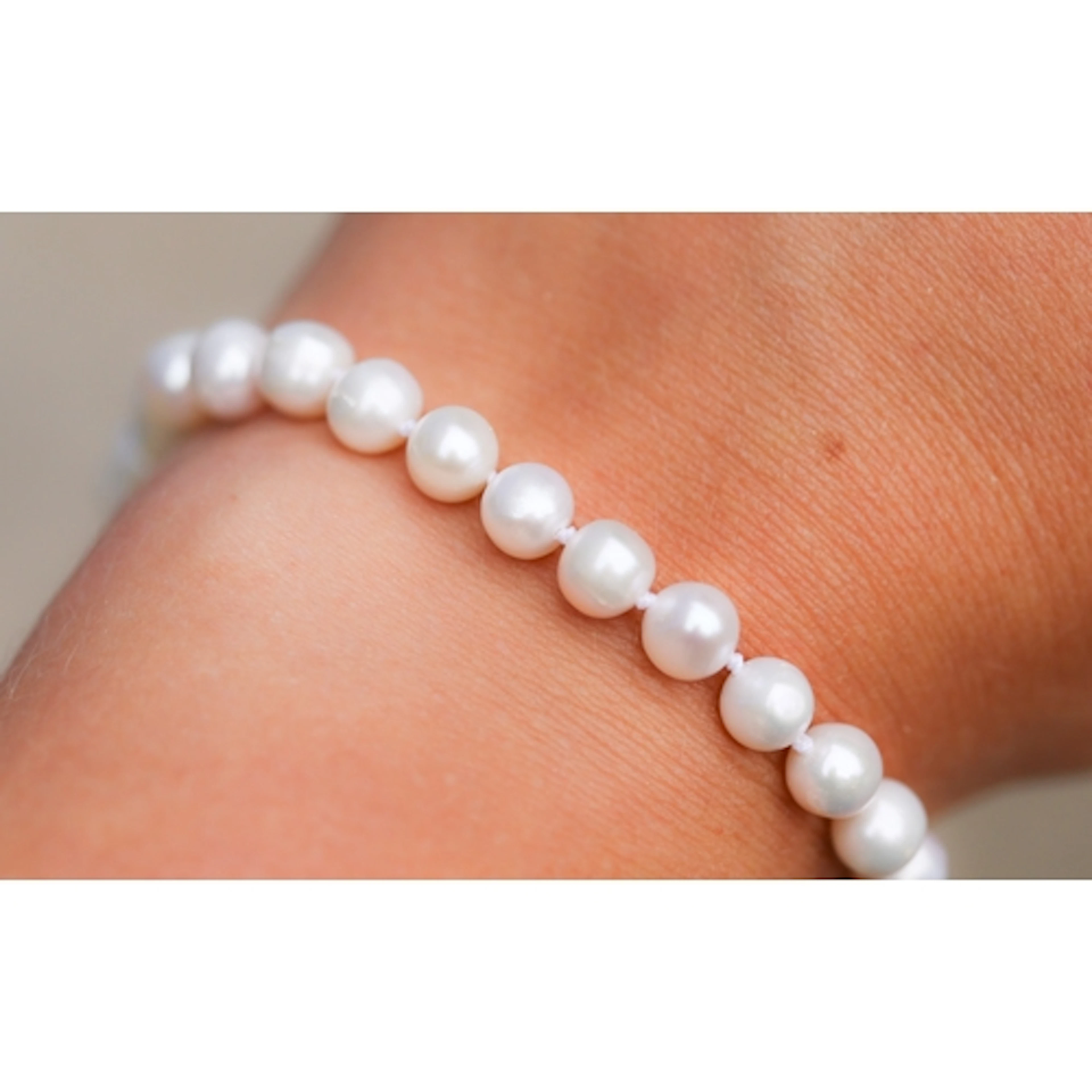 Matching Single Strand Cultured Pearl Bracelet with 9 Carat ...