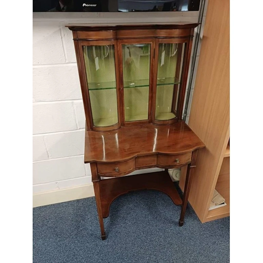EARLY 20TH CENTURY INLAID MAHOGANY DISPLAY CABINET. THE TOP ...