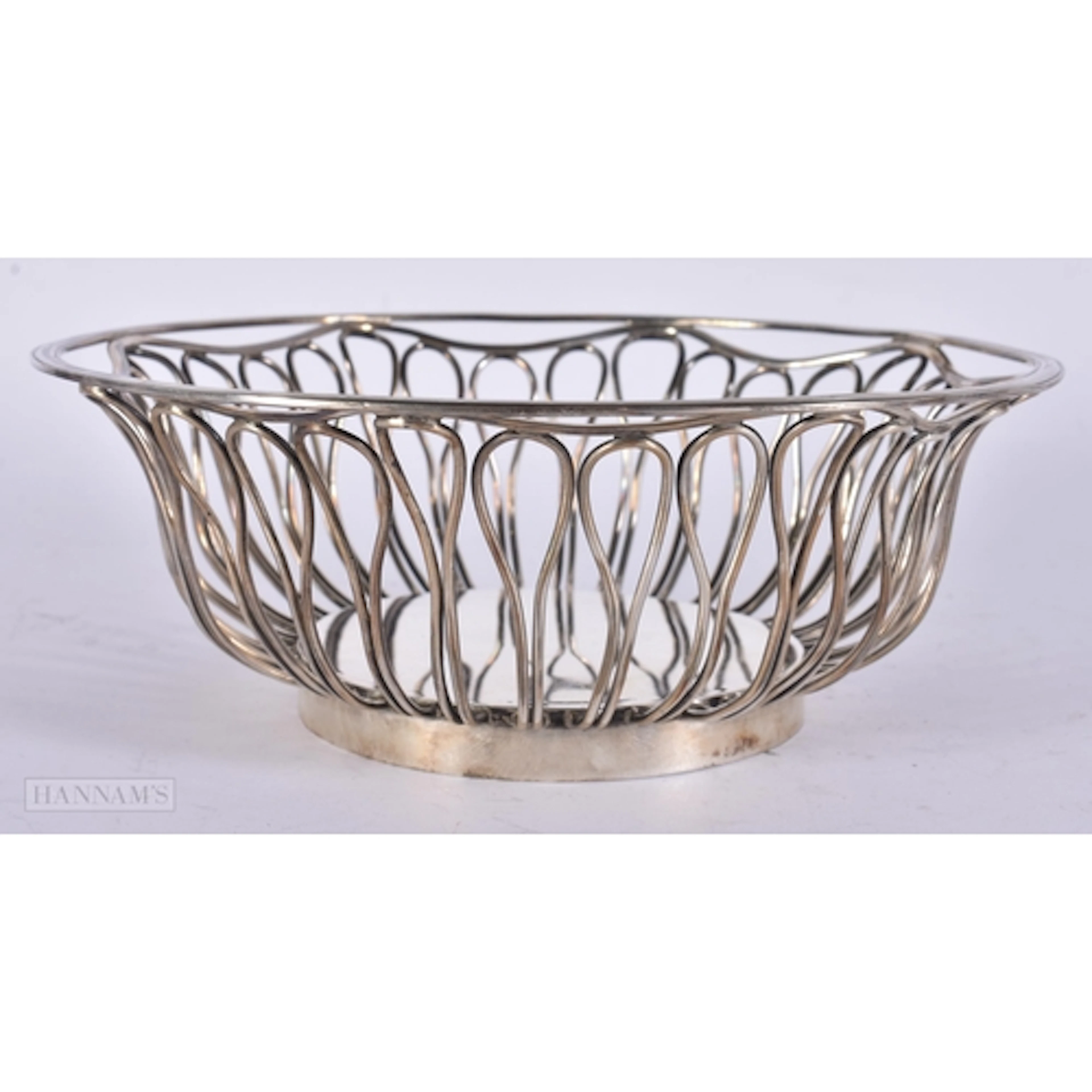 AN EDWARDIAN RETICULATED SILVER BASKET. 412 grams. 20 cm wid...