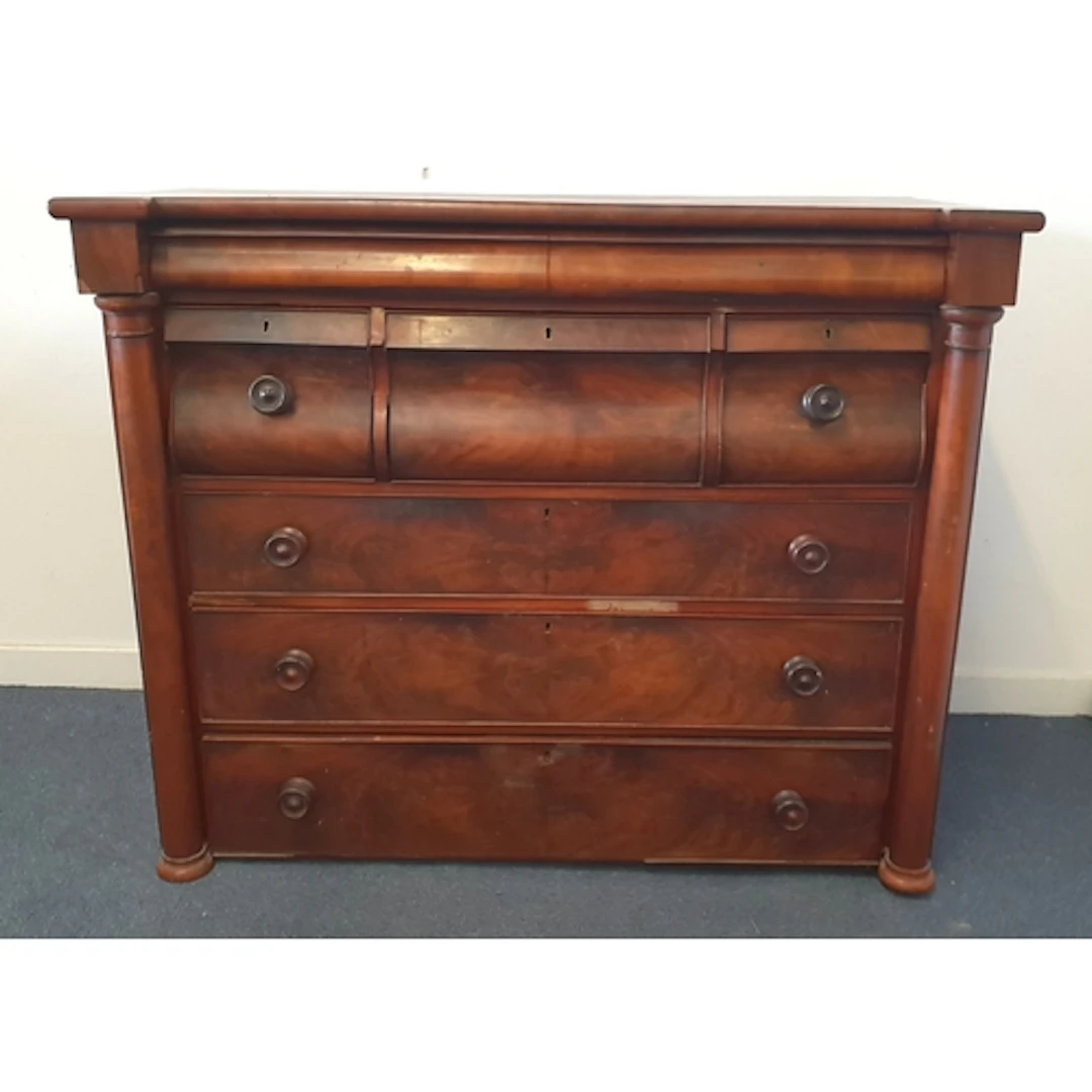 VICTORIAN SCOTTISH MAHOGANY CHEST OF DRAWERS with flamed mah...