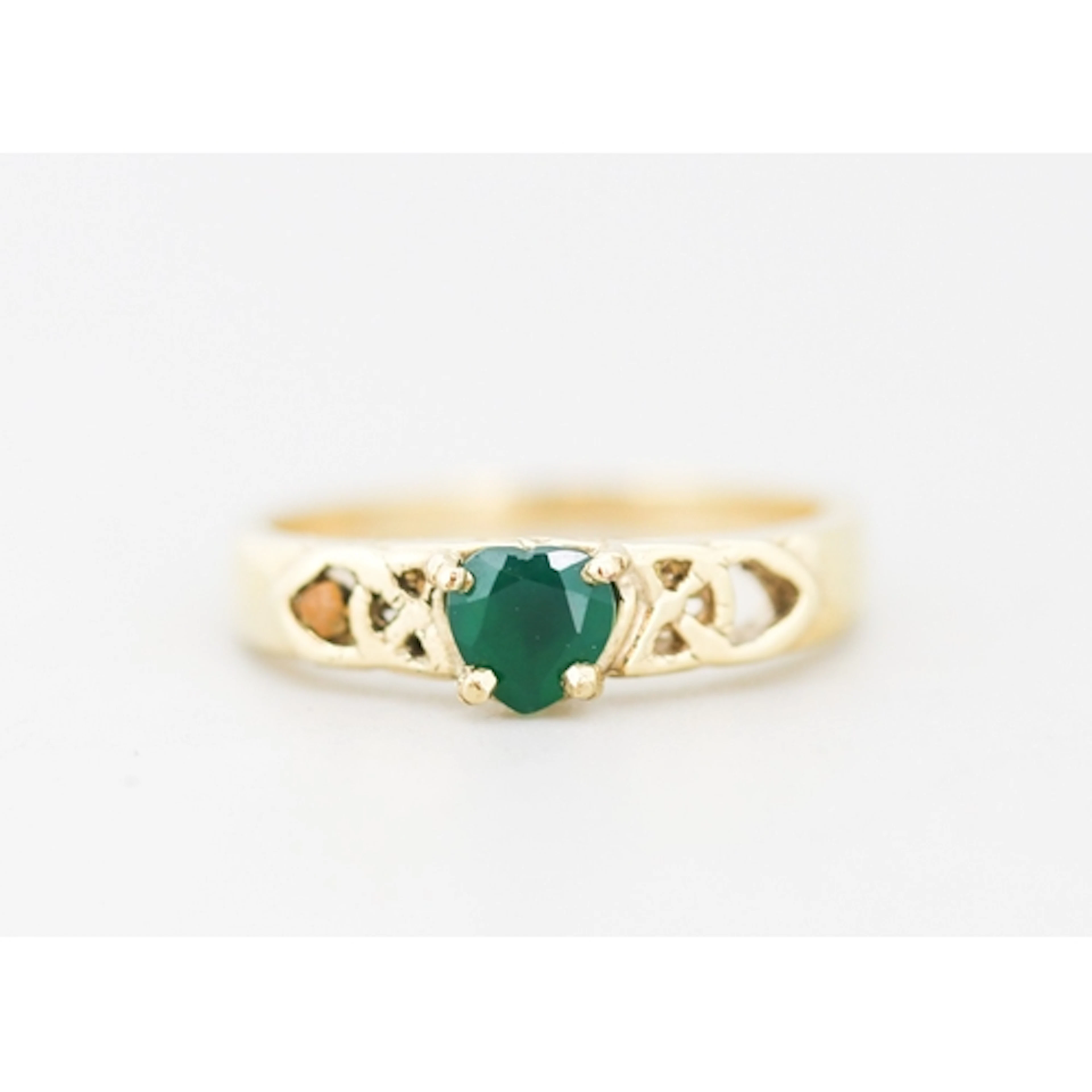 Green Onyx Set Celtic Motif Ring, Mounted in 9 Carat Yellow ...