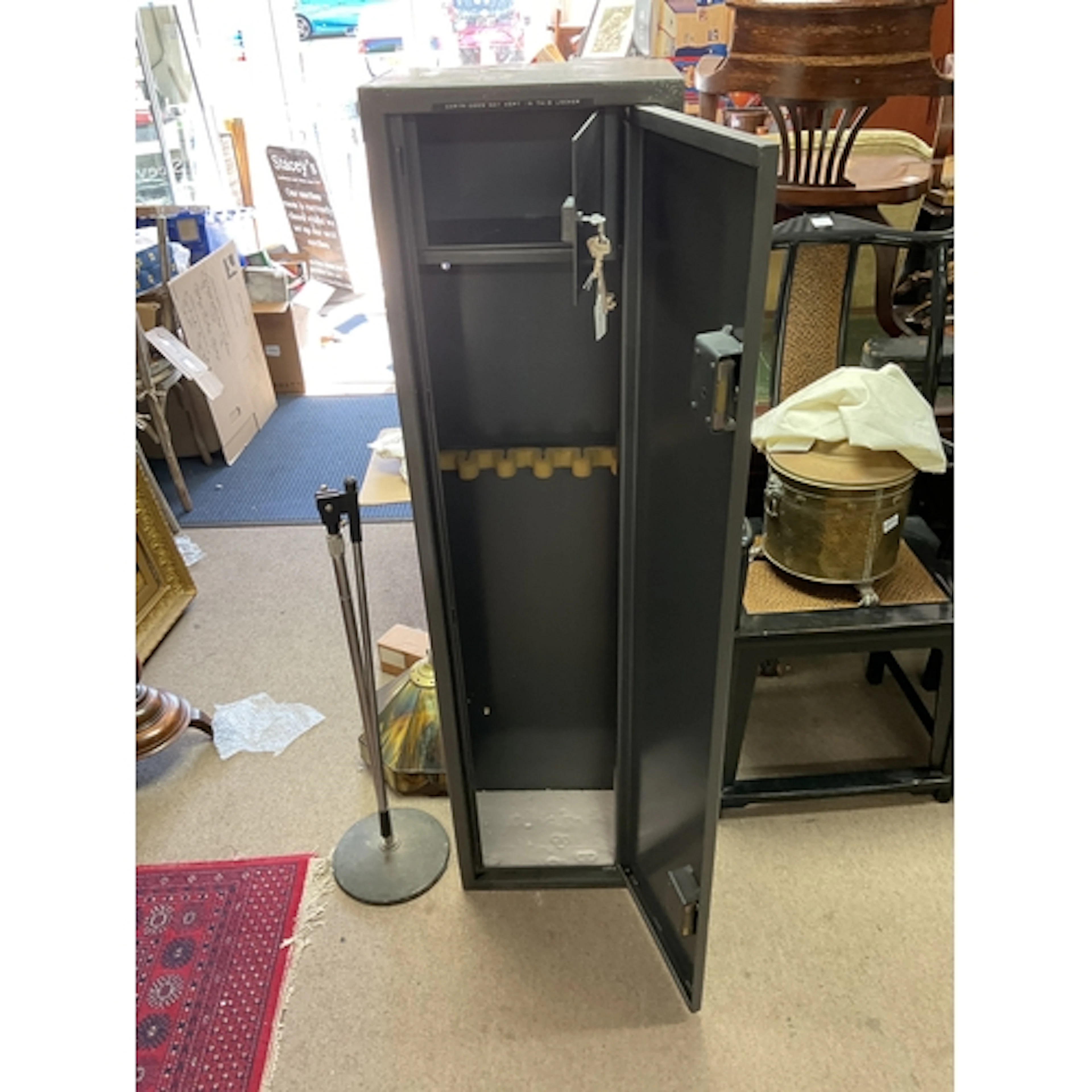 Six gun gun cabinet with top locker for shells.