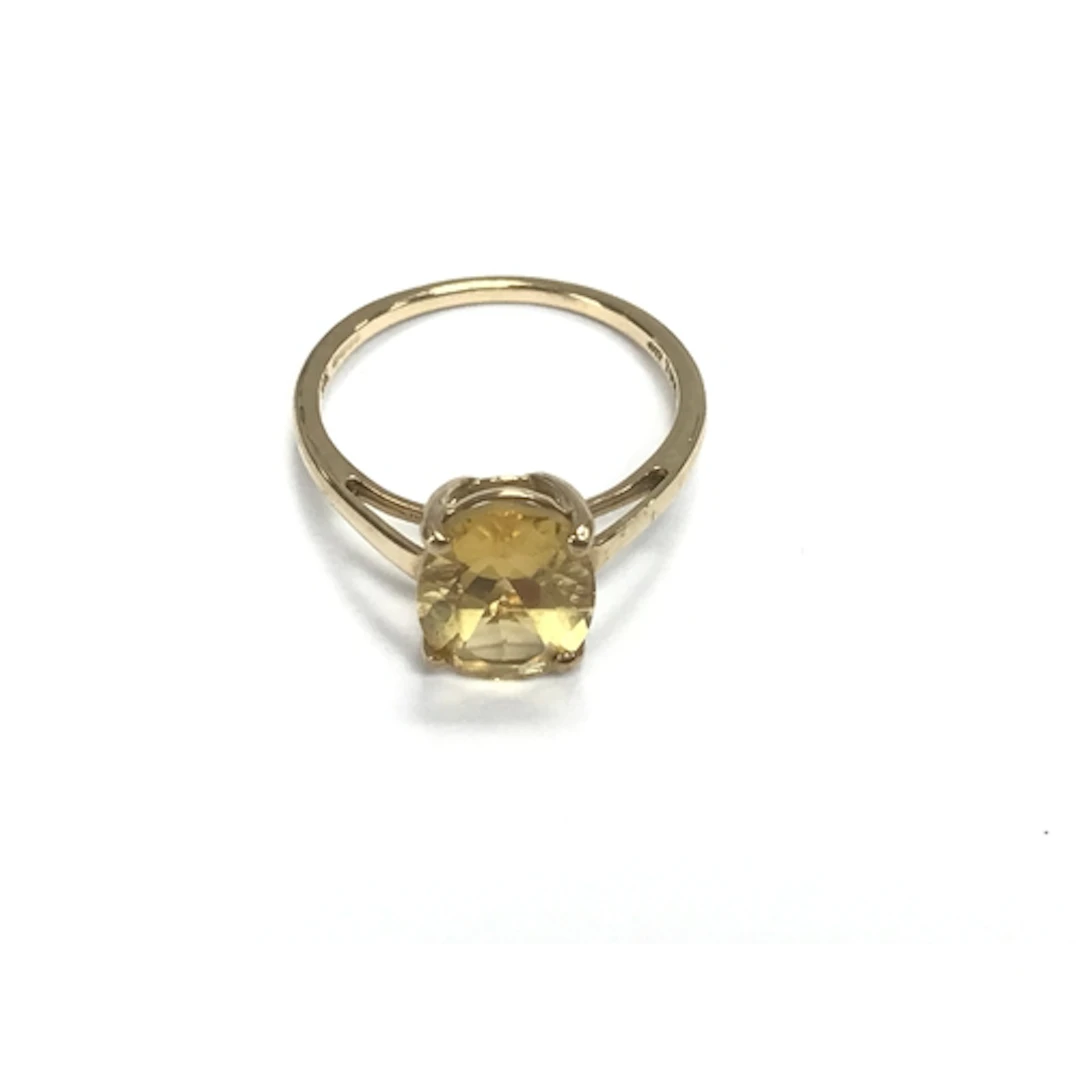 A 9ct yellow gold ring set with yellow stone. Size N and 2g