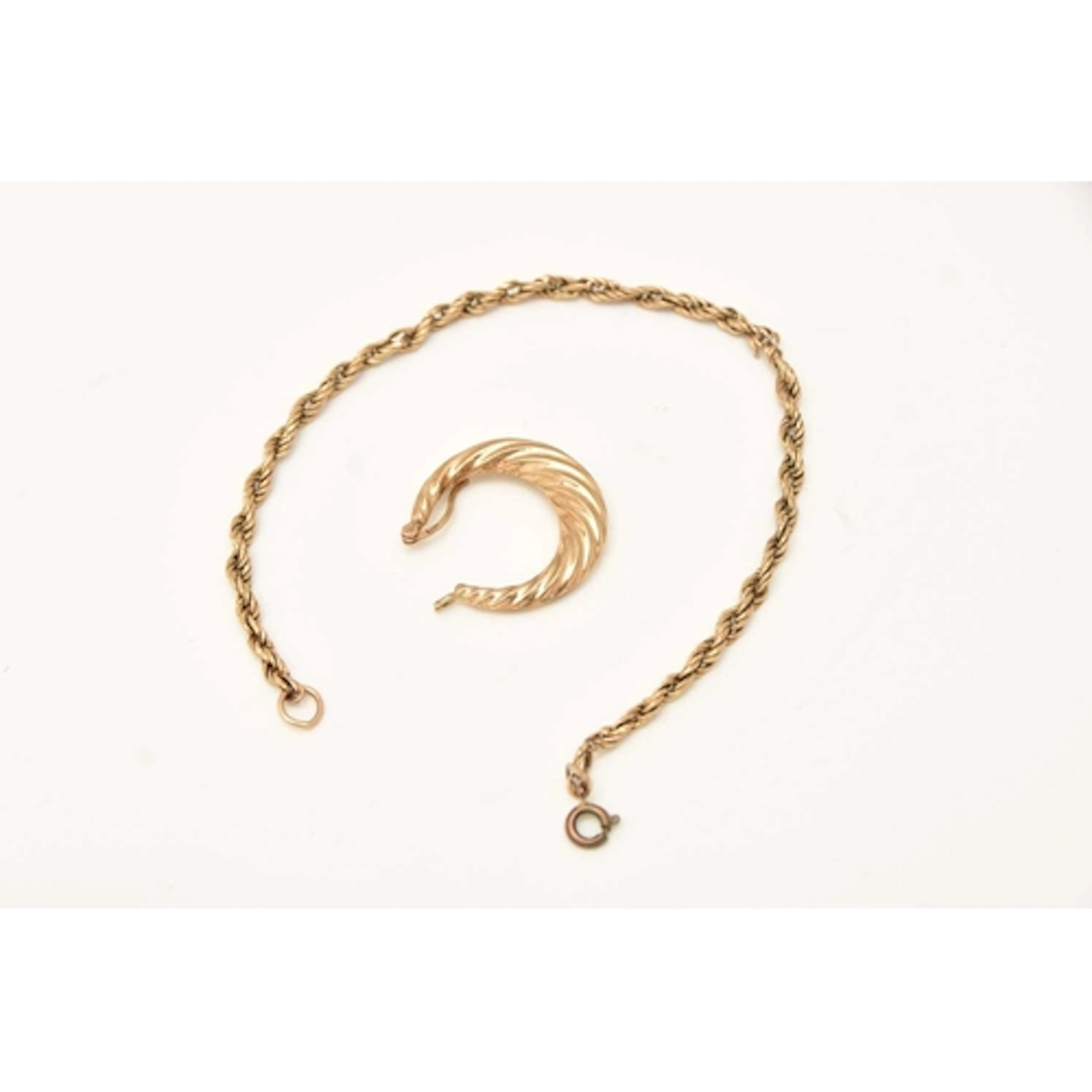 A 9CT GOLD CHAIN BRACELET AND A YELLOW METAL EARRING, an AF ...