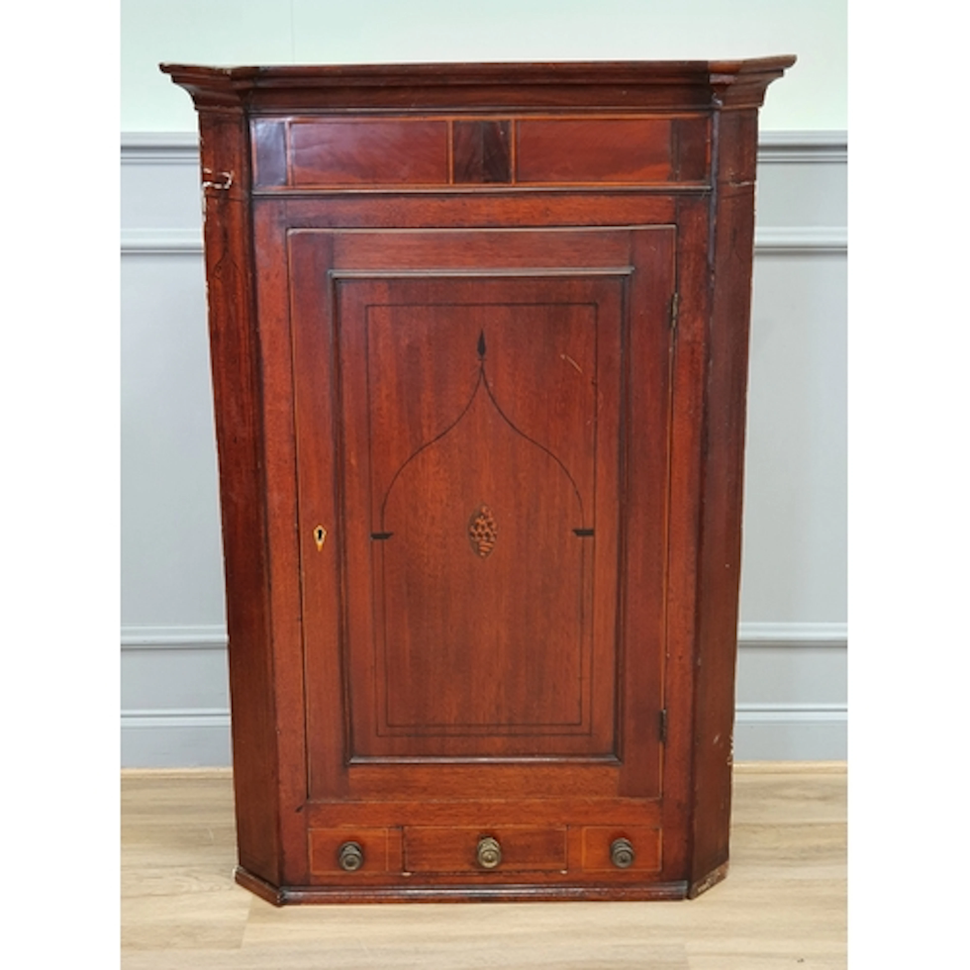 An antique mahogany hanging Corner Cupboard with shell medal...