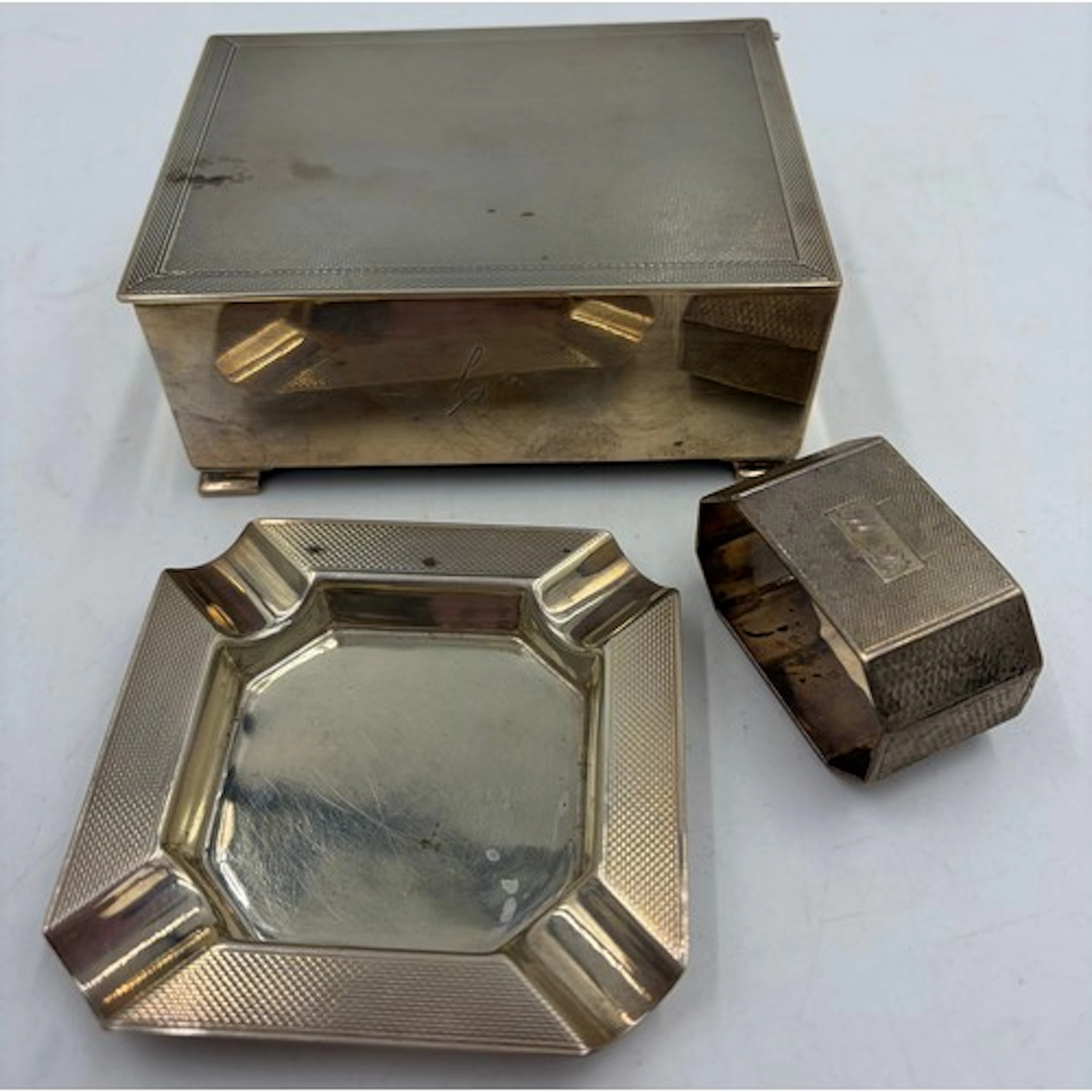 Silver ash tray with engine turned decoration hallmarked Lon...