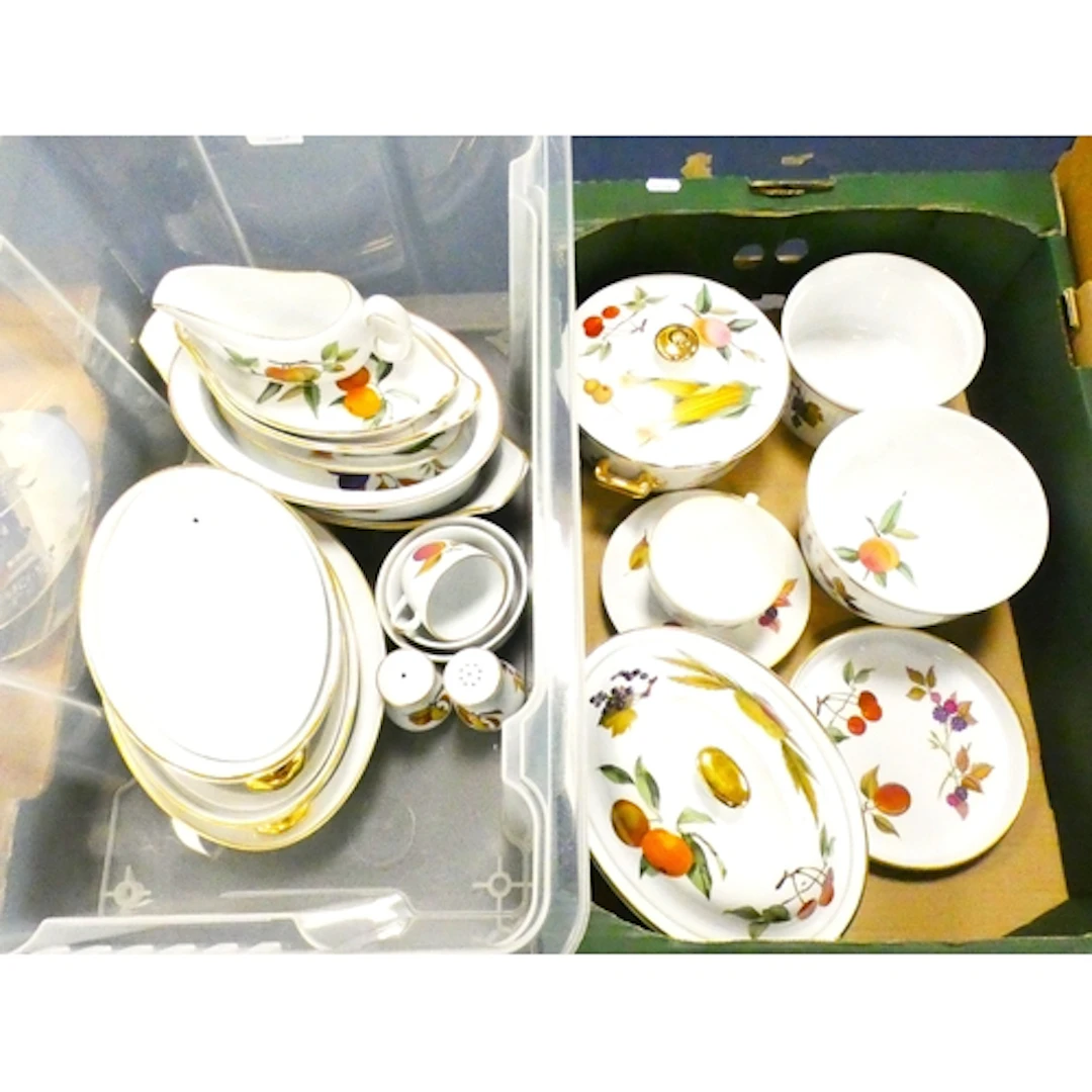 Collection of Royal Worcester 'Evesham' pattern ceramic dinn...