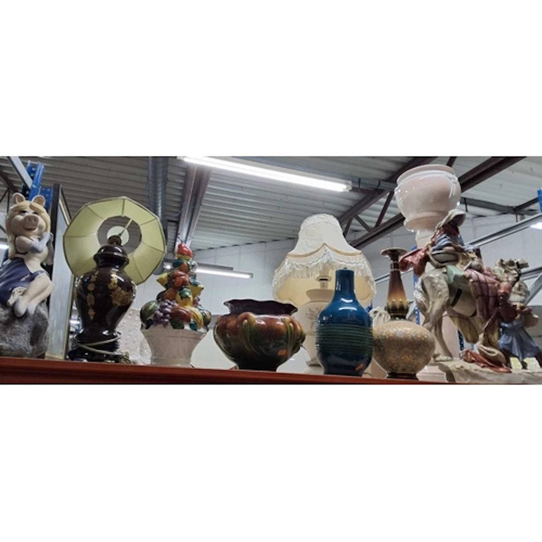 A GROUP OF TABLE LAMPS, JARDINERES AND OTHER CERAMICS, to in...