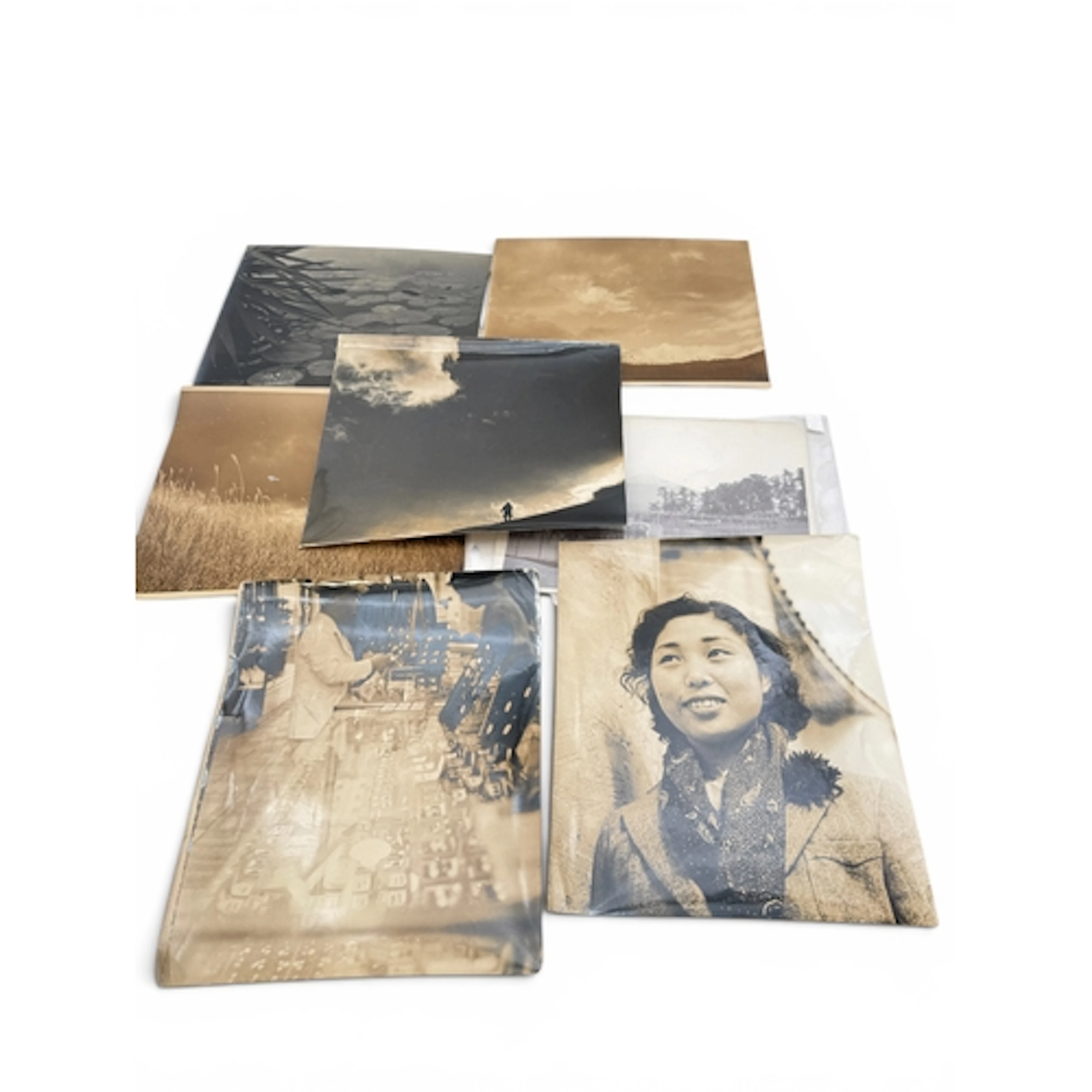 A COLLECTION OF VINTAGE JAPANESE PHOTOGRAPHS INCLUDING MOUNT...