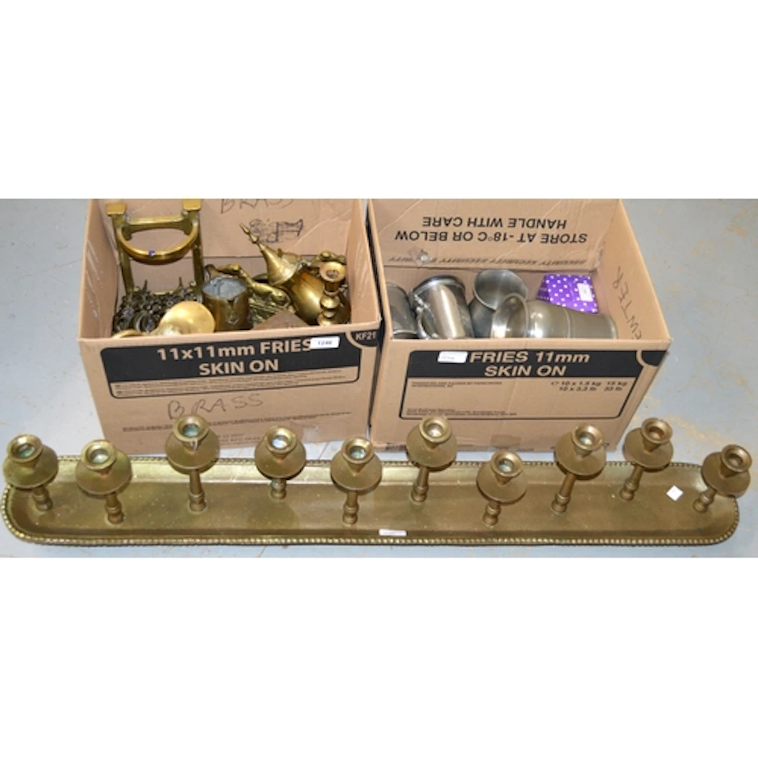 Quantity of various brass ware, including a Art Nouveau bras...