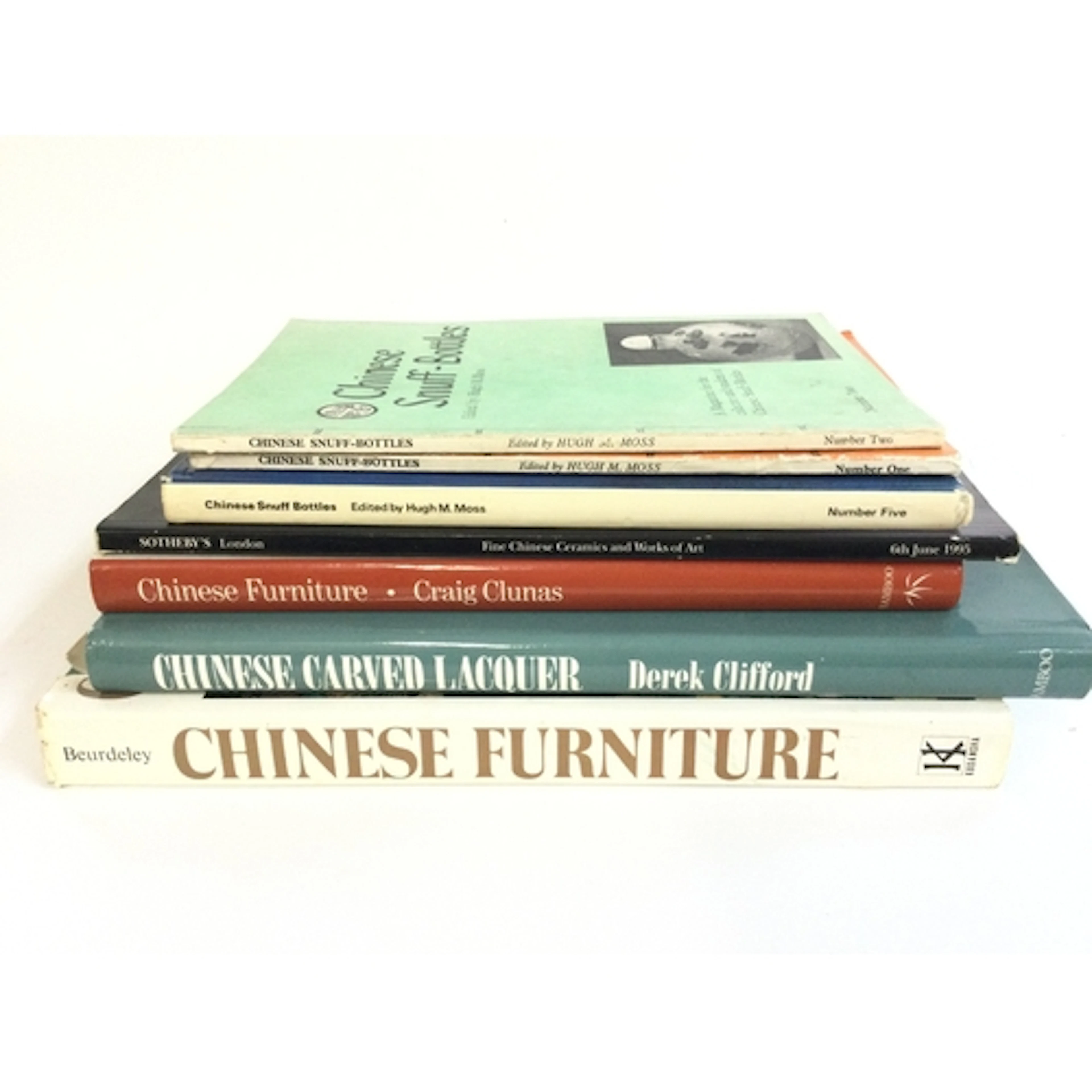 Box of Chinese antiques guide books including snuff bottles ...