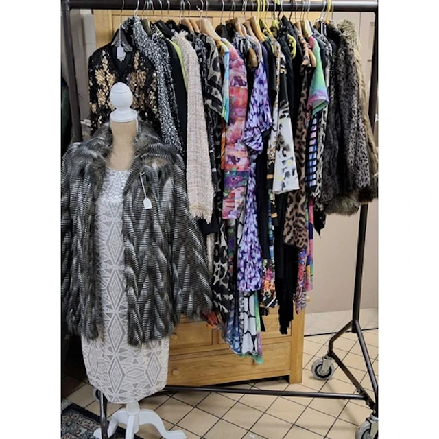 A COLLECTION OF QUALITY VINTAGE WOMEN'S CLOTHES, approximate...