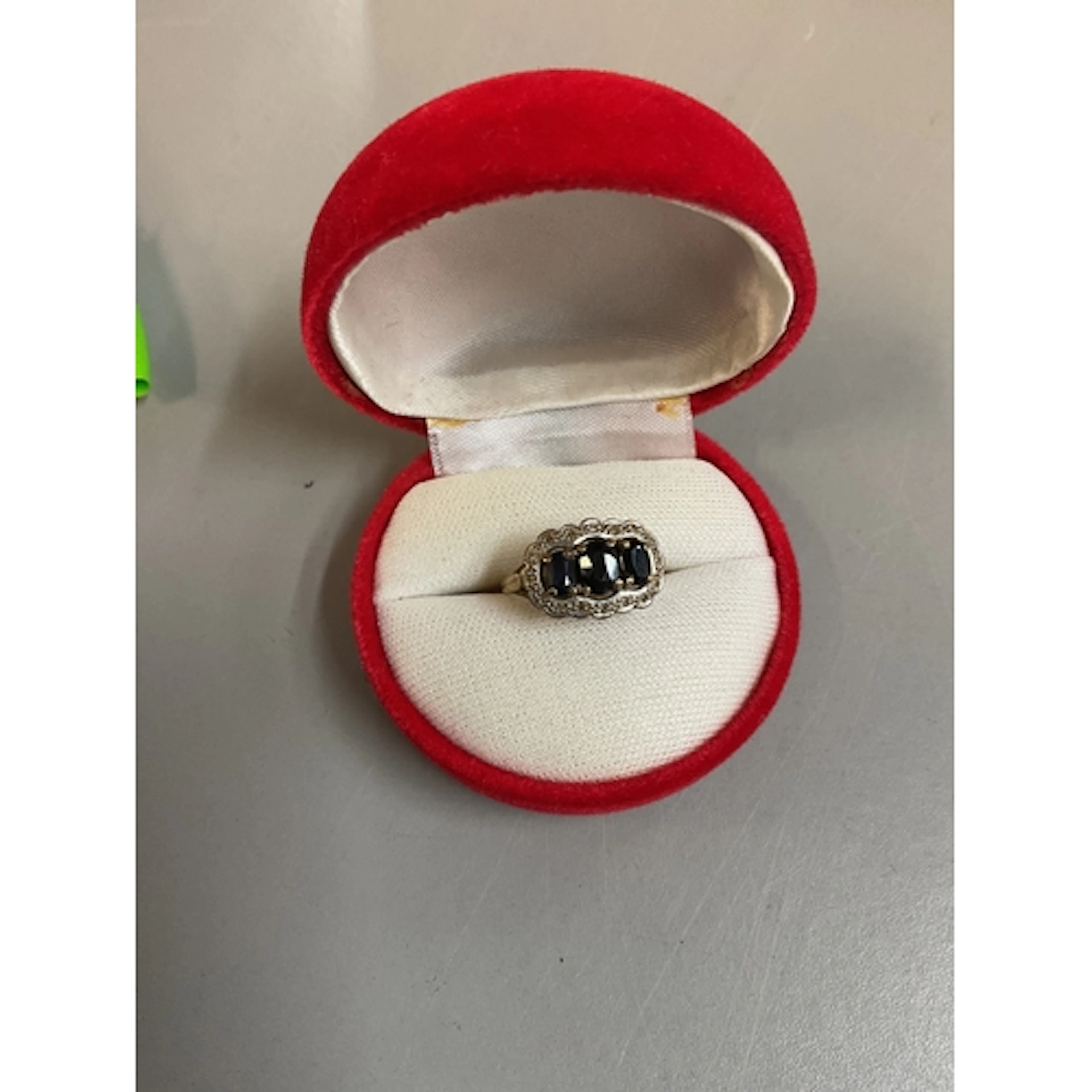 Diamond and Sapphire trilogy ring in 9 ct. weight 3gram