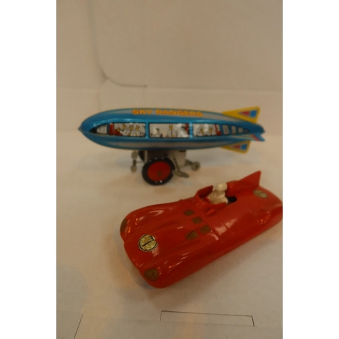 Sky Ranger model and plastic model of a “D” type