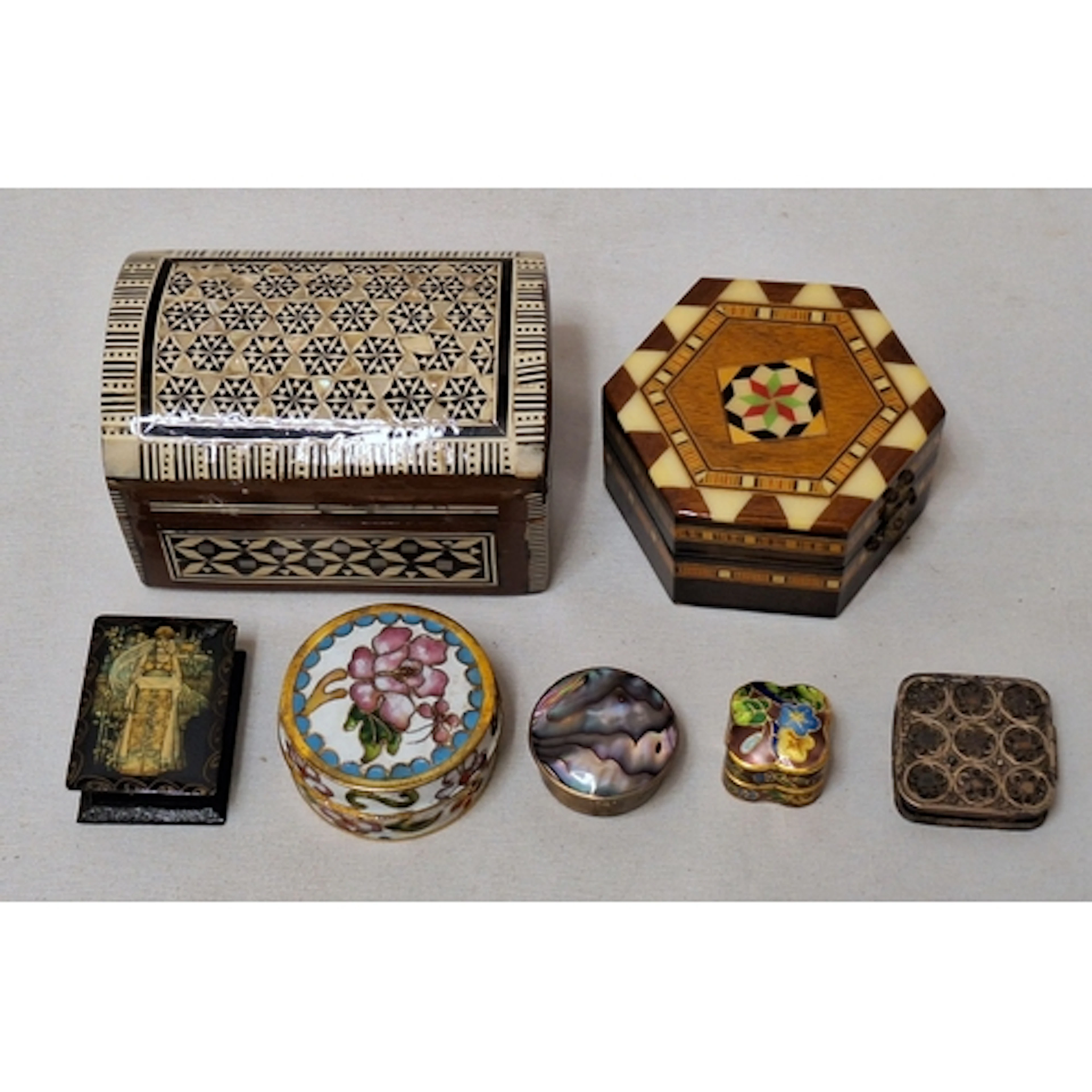 Trinket Boxes & Pill Pots incl. Eastern style domed topped b...