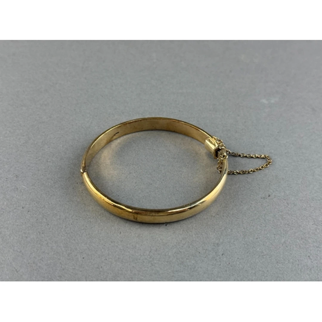 Jewellery: 9ct gold plain hinged bangle with box and tongue ...