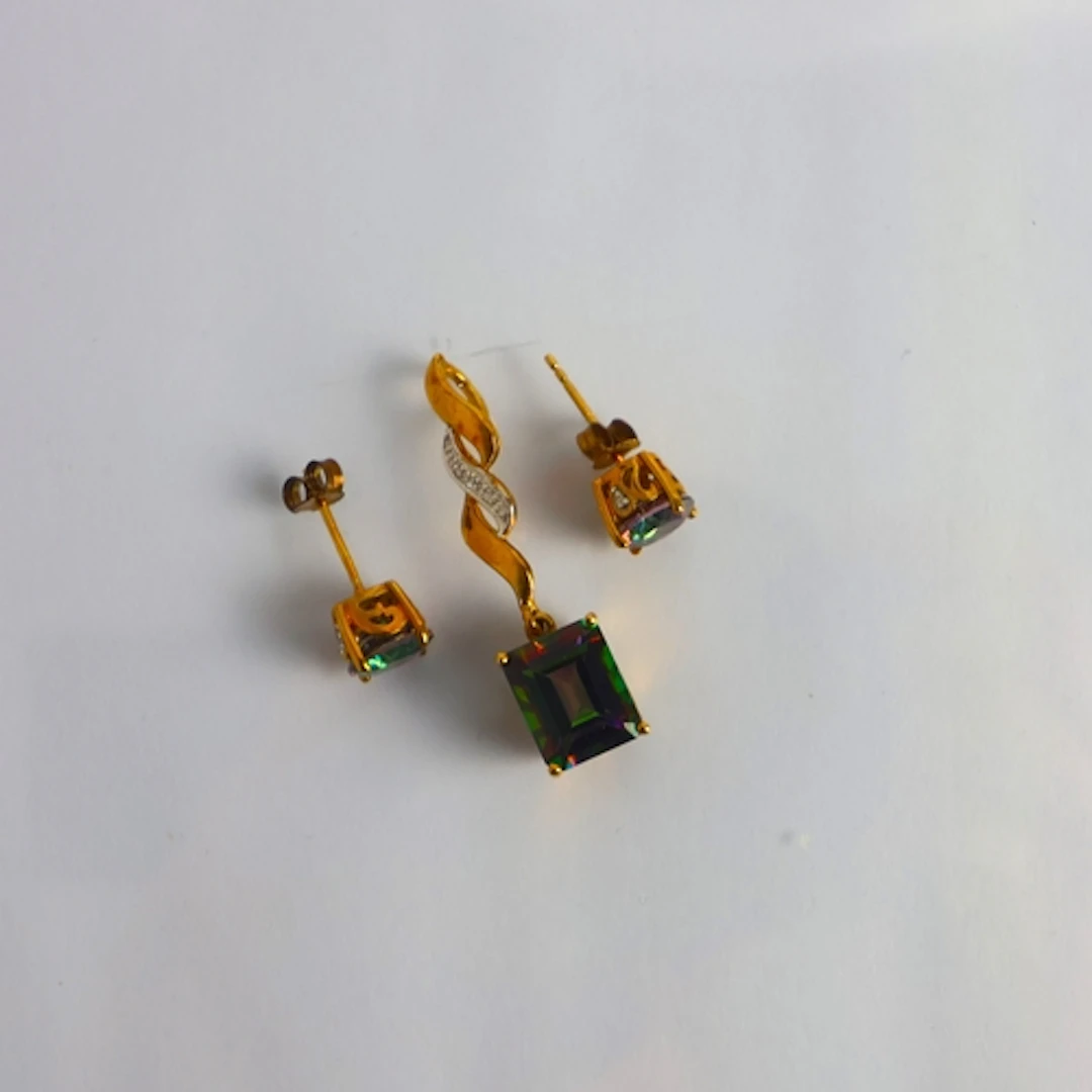 A suite of 'mystic topaz' and diamond jewellery, including a...