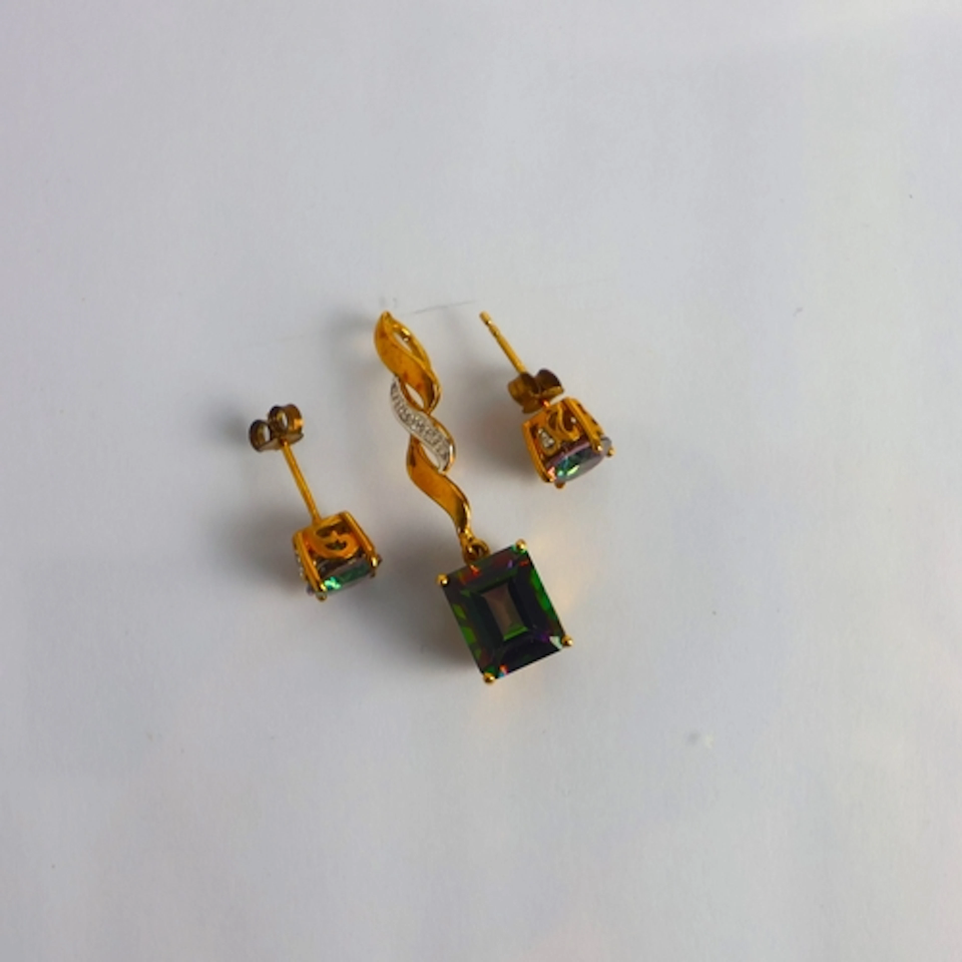 A suite of 'mystic topaz' and diamond jewellery, including a...