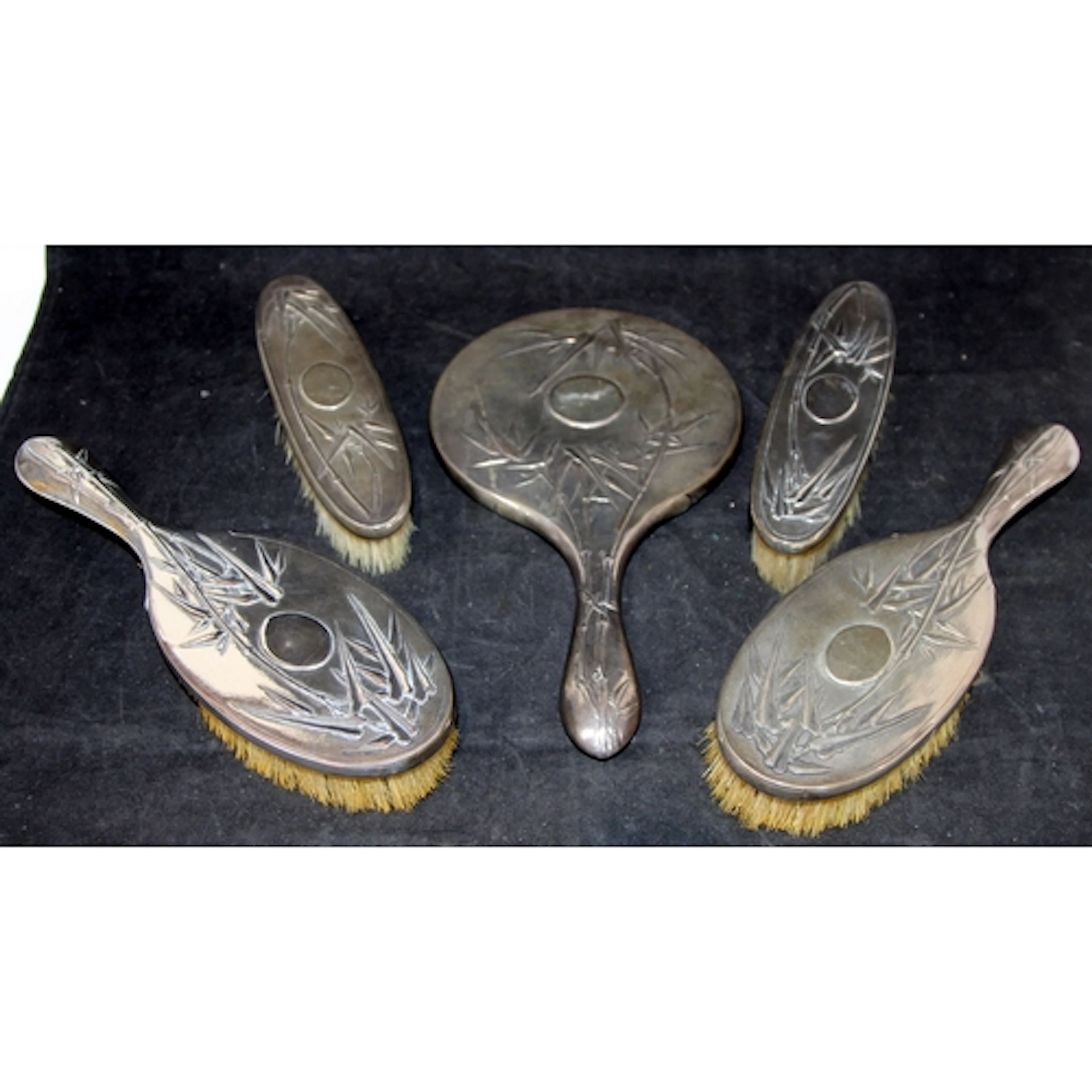 Chinese Export Silver: Marked Zeewo, heavy gauge dressing ta...