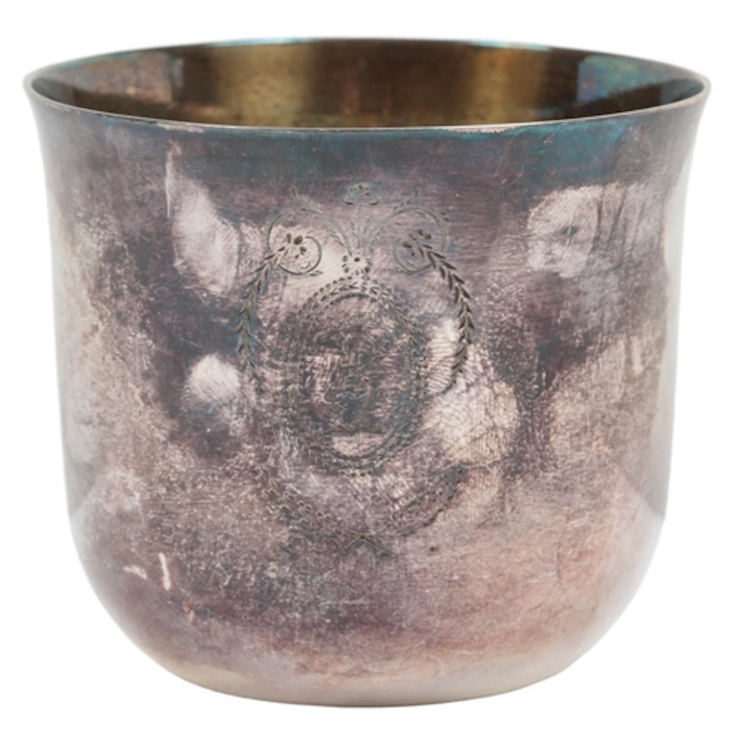 A George III silver tumbler cup, by John Robins, with engrav...