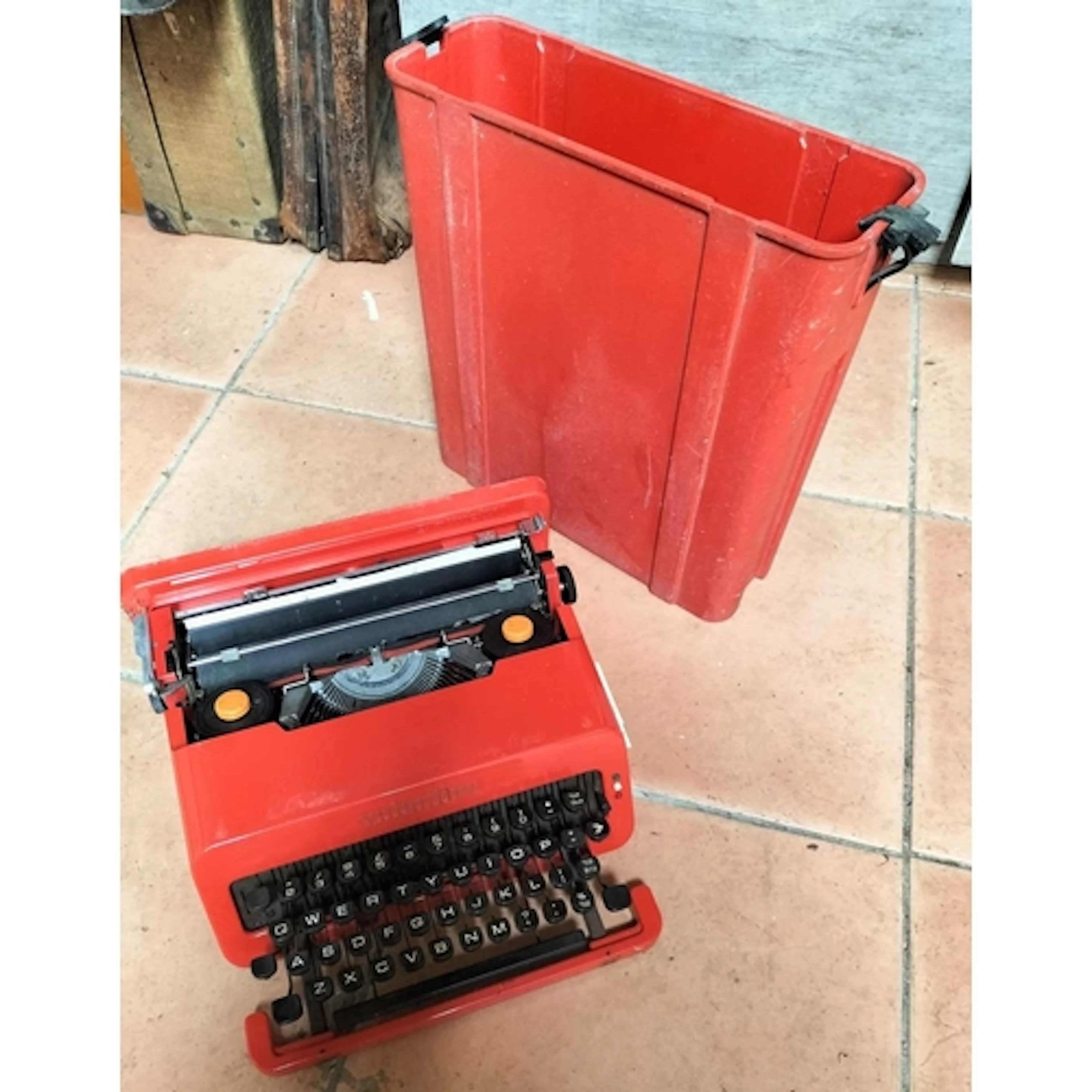 Olivetti Valentine type writer An Olivetti type writer desig...