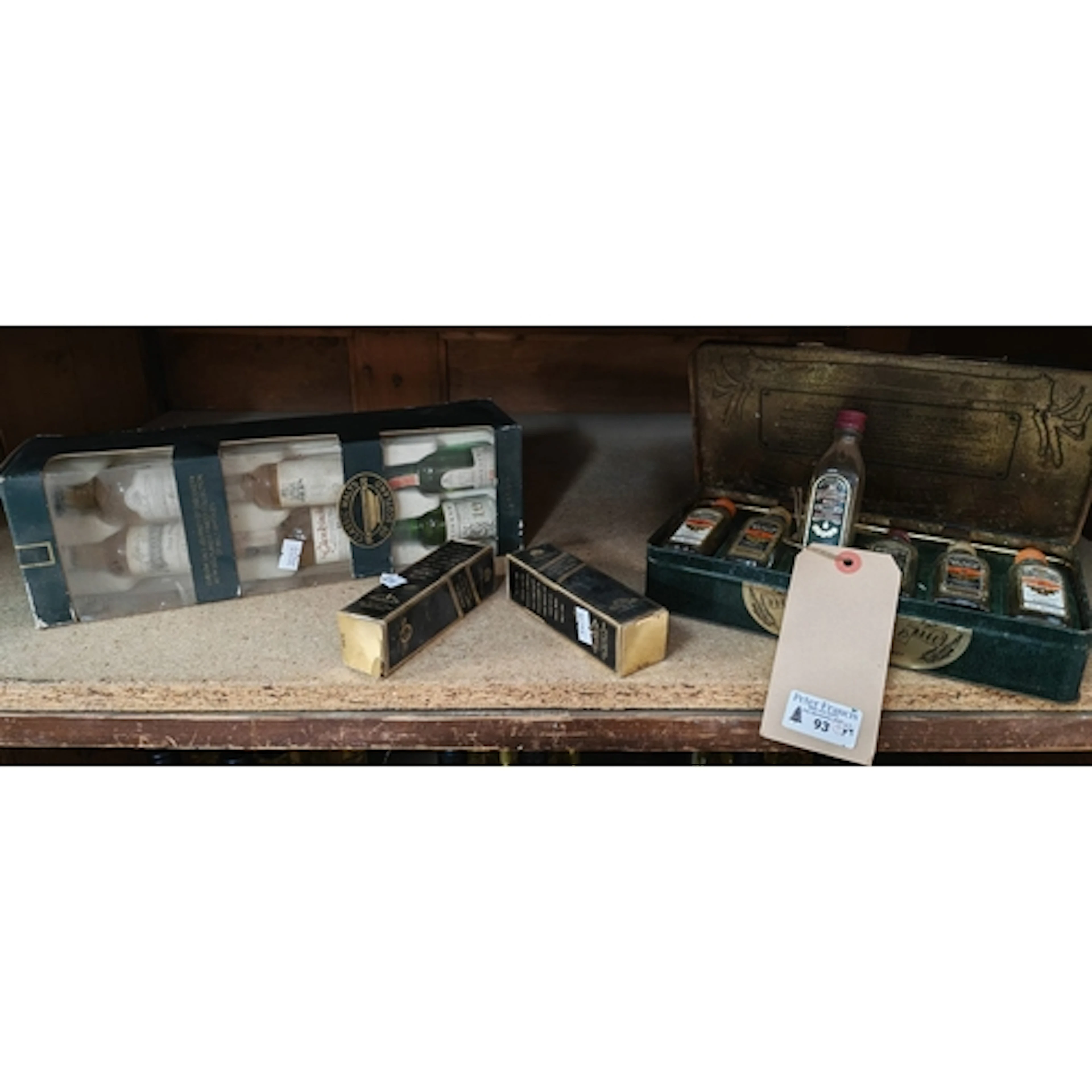 Collection of Whisky miniatures to include: Bushmills, Johnn...