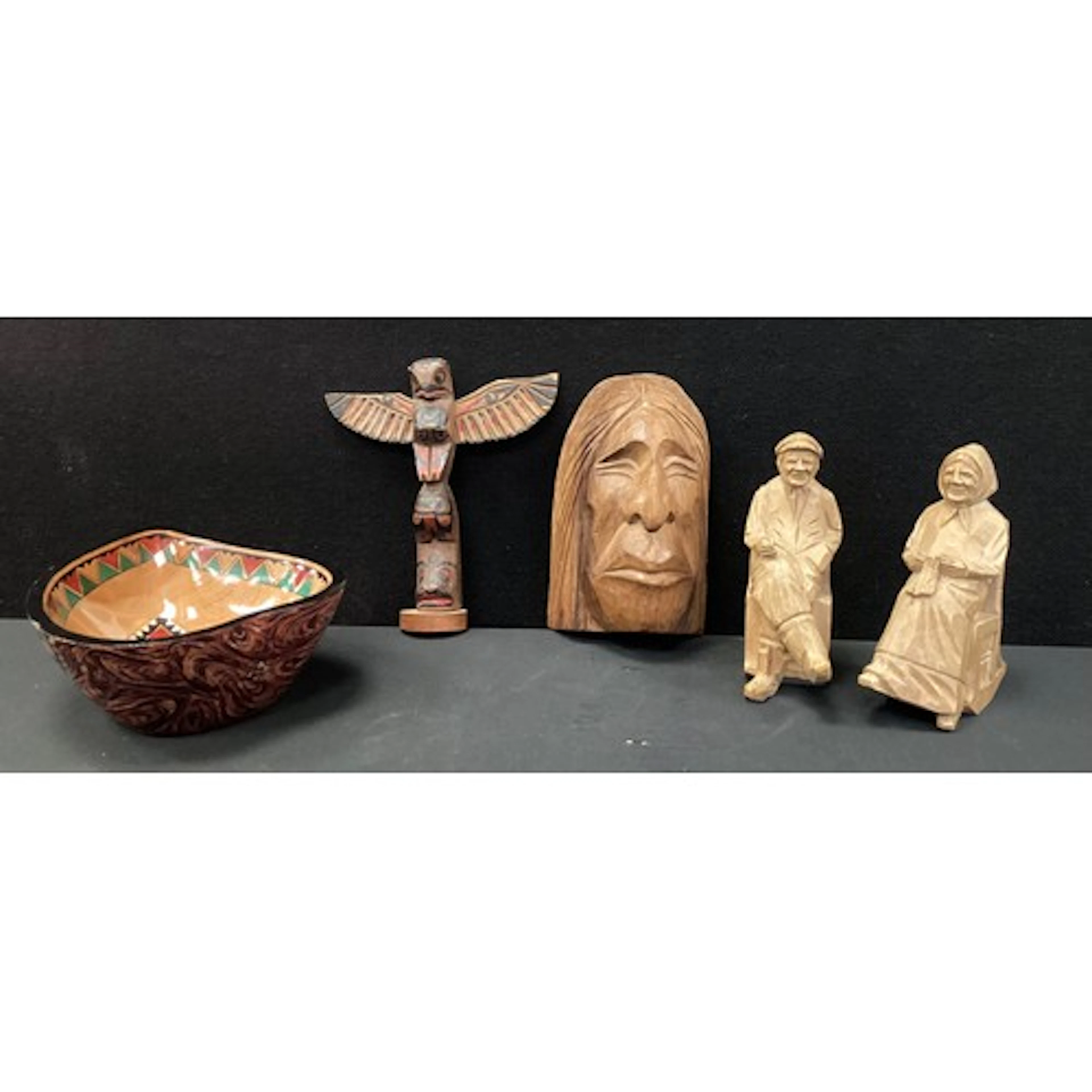 Tribal Art - American indian - a Jimmy John carves totem pol...