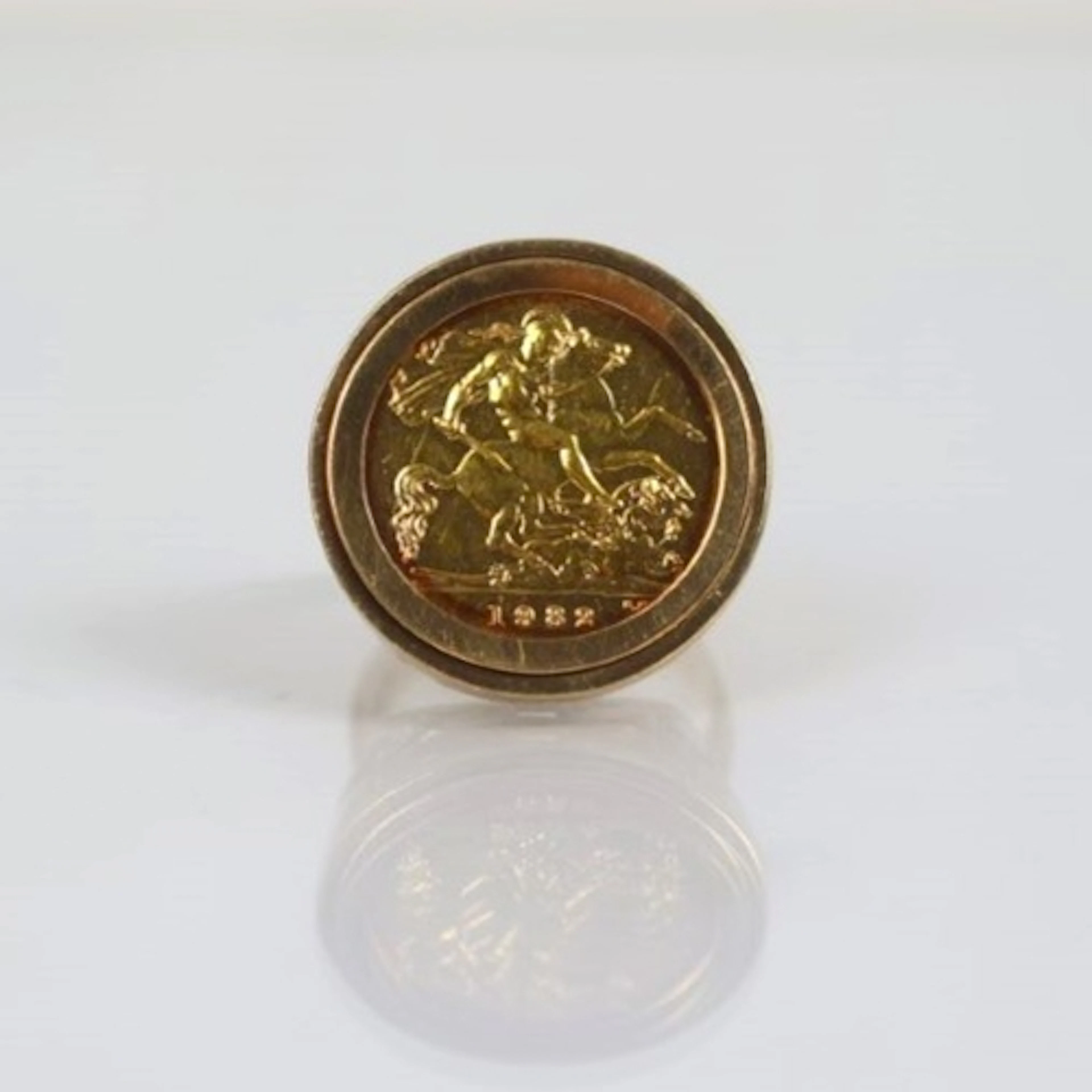Elizabeth II (1952-2022) half sovereign, dated 1982, within ...