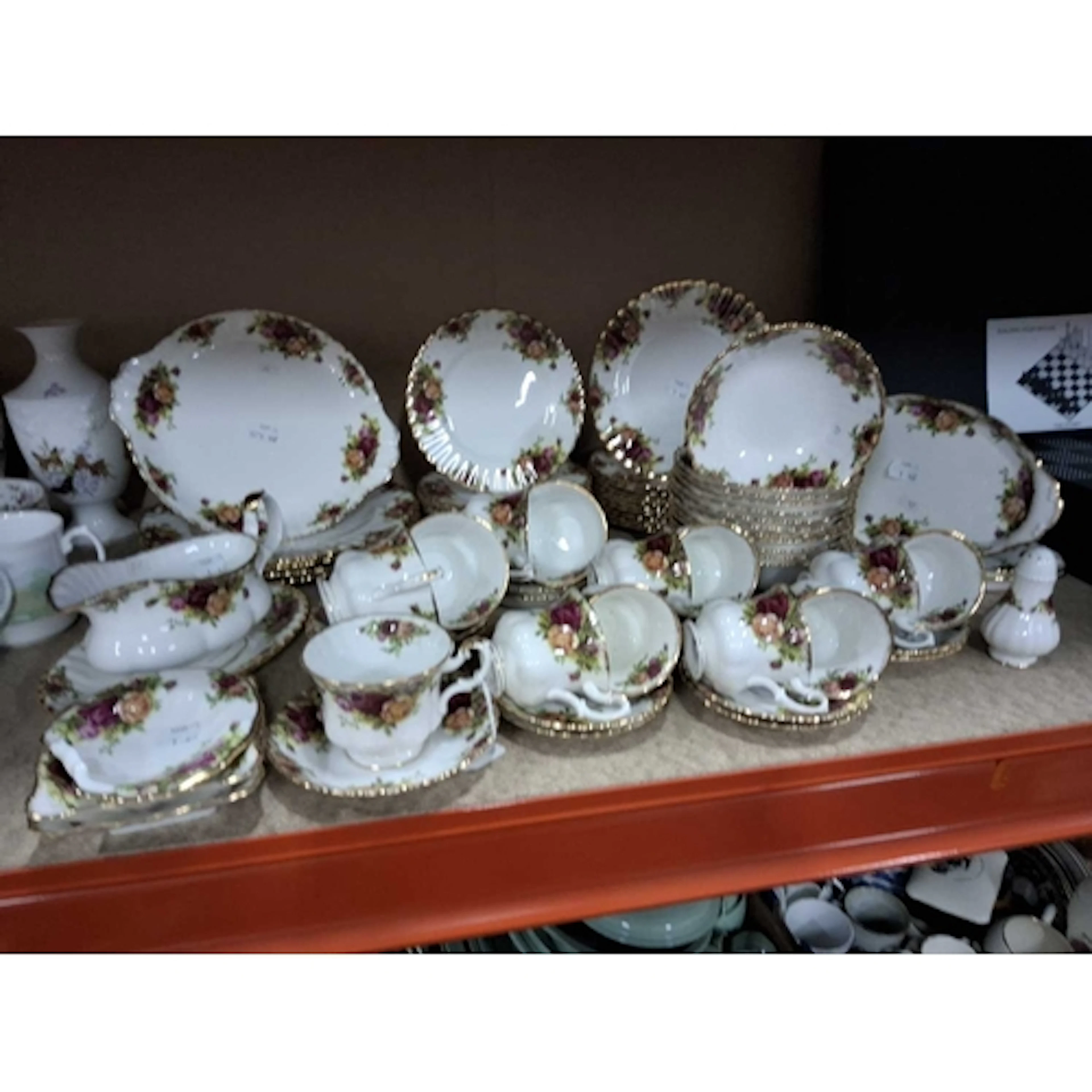 A DINNER SERVICE OF 'OLD COUNTRY ROSE' PATTERN BY ROYAL ALBE...