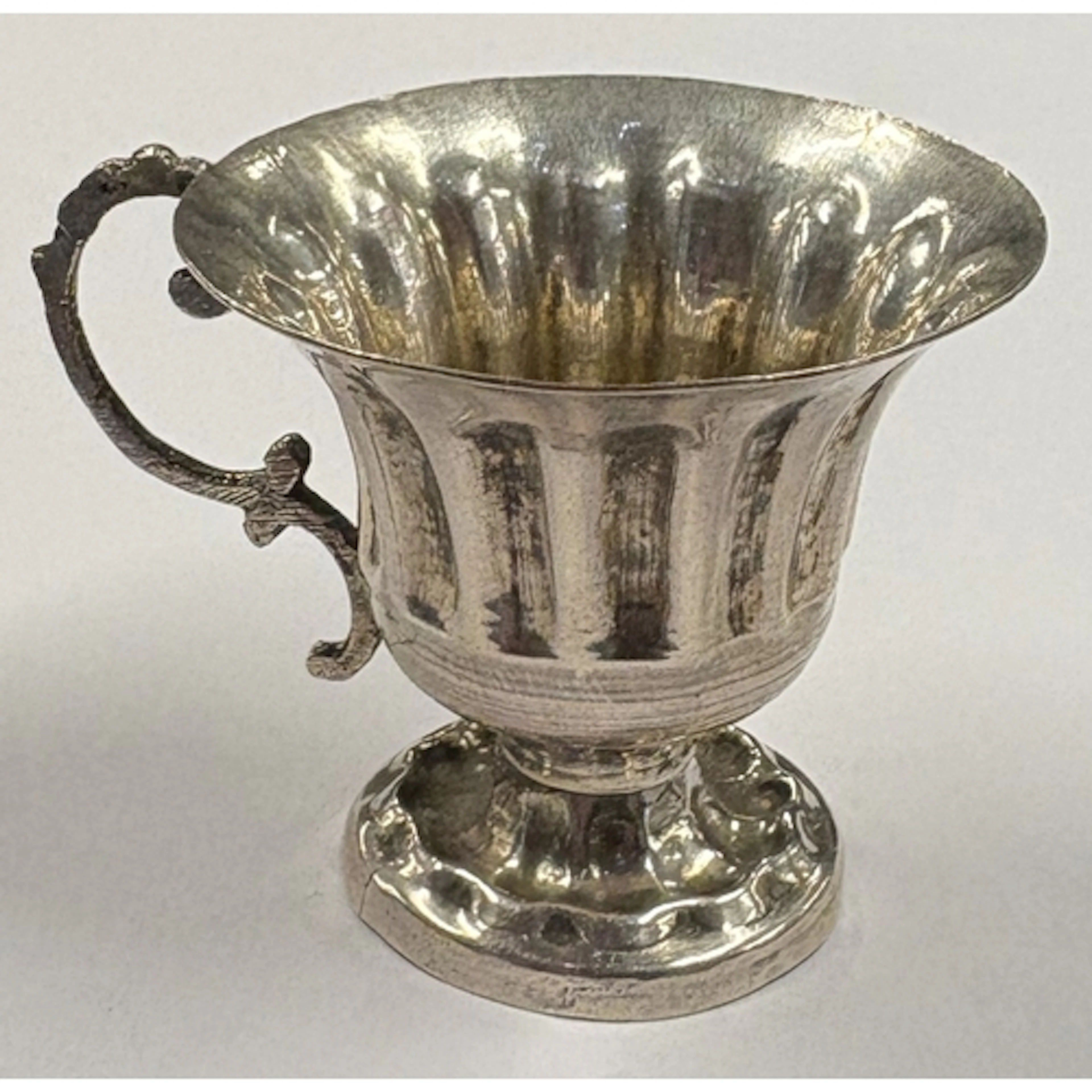 An Antique silver toy cup with fluted decoration. Approx. 13...
