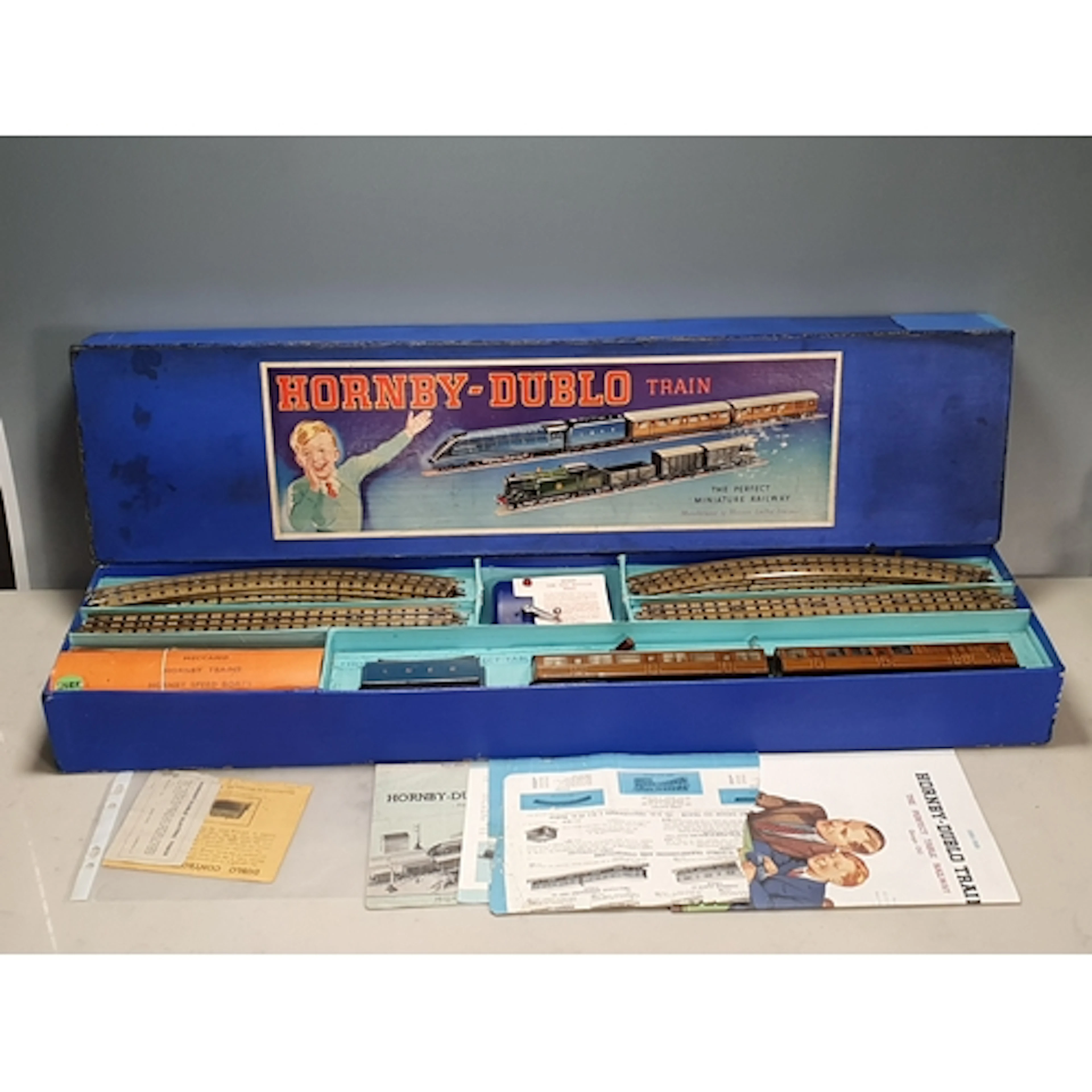 A boxed Hornby Dublo pre-war EDP1 'Sir Nigel Gresley' Passen...