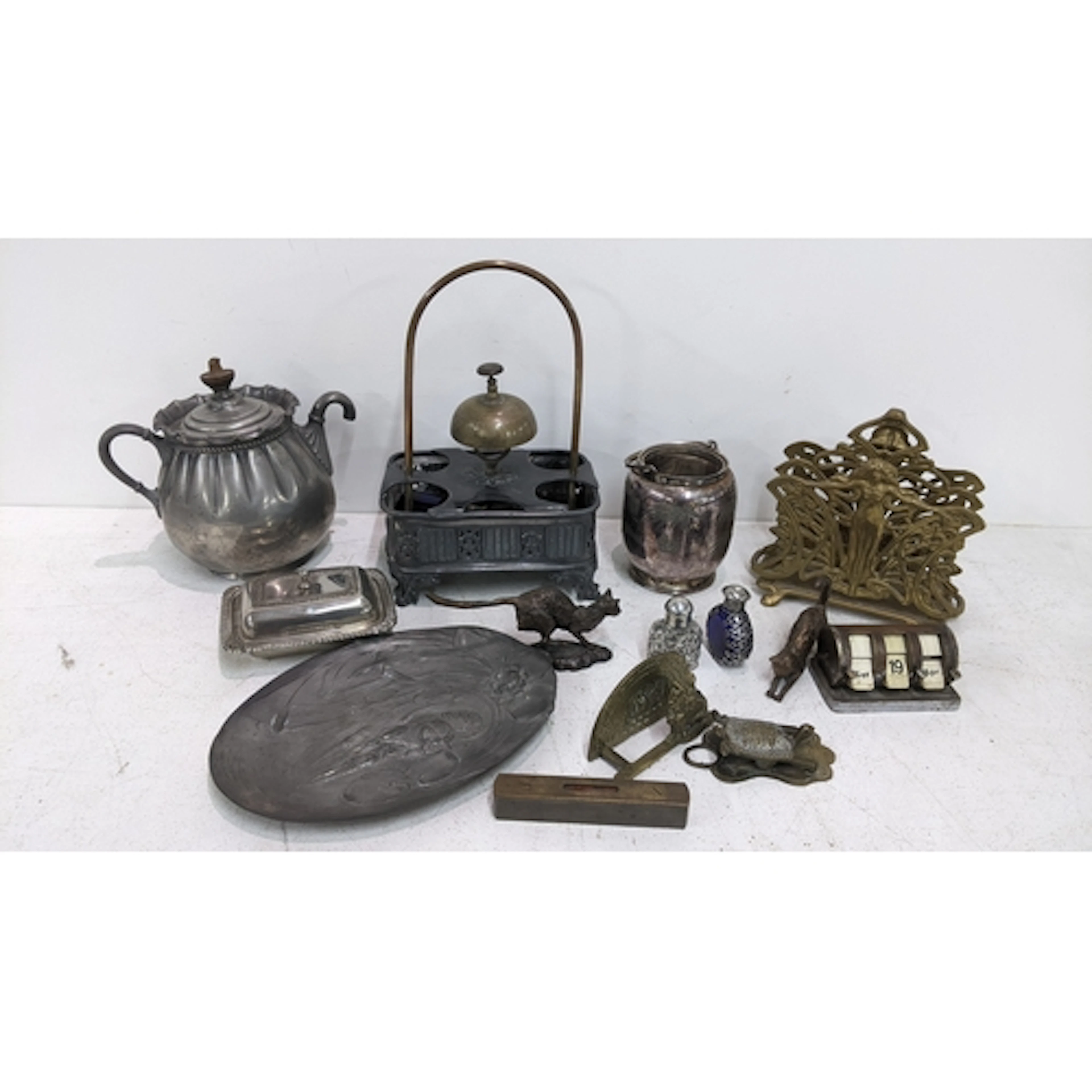 A mixed lot to include an Art Nouveau Orivit pewter dish, a ...