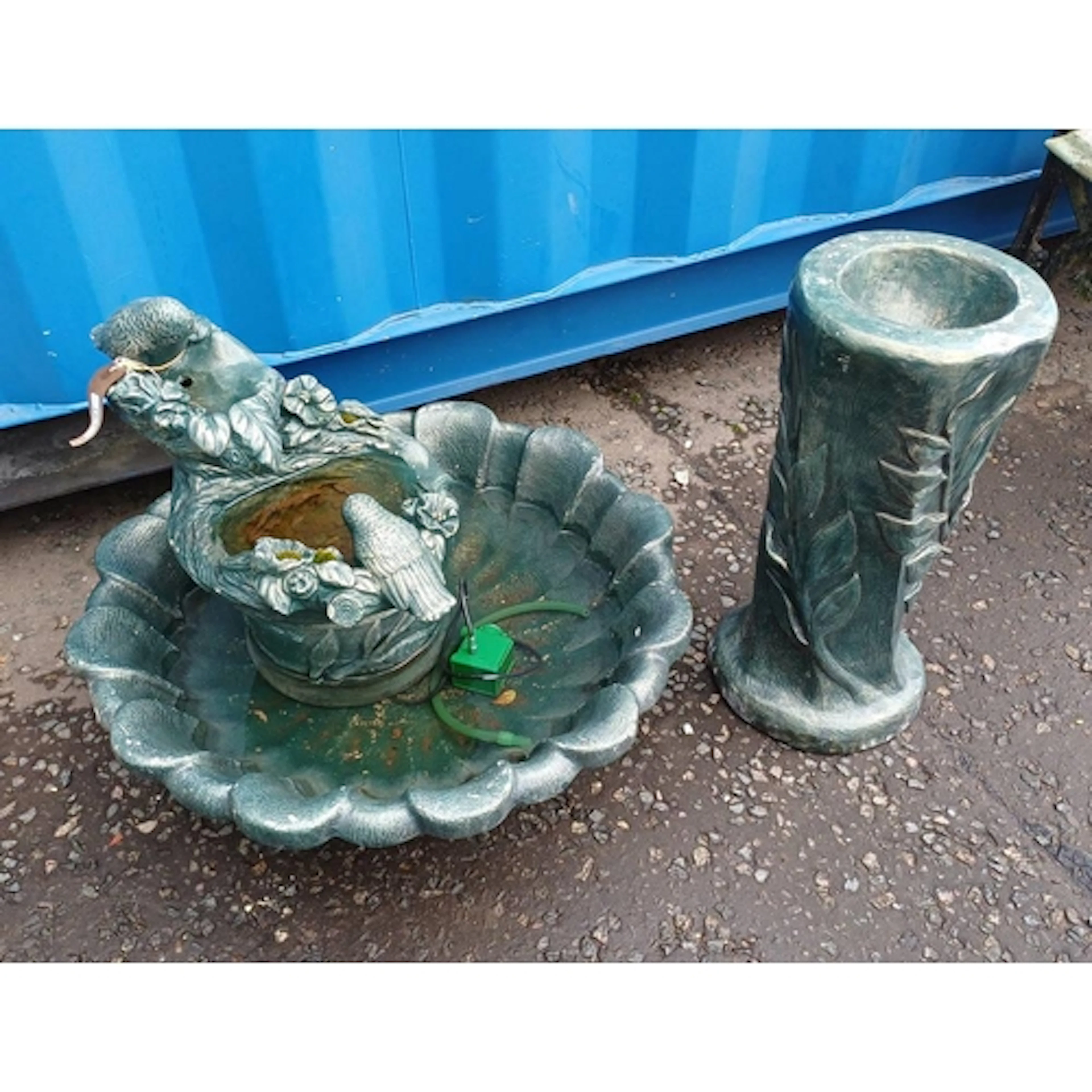 RECONSTITUTED STONE 2-TIER GARDEN FOUNTAIN ON CENTRE PEDESTA...