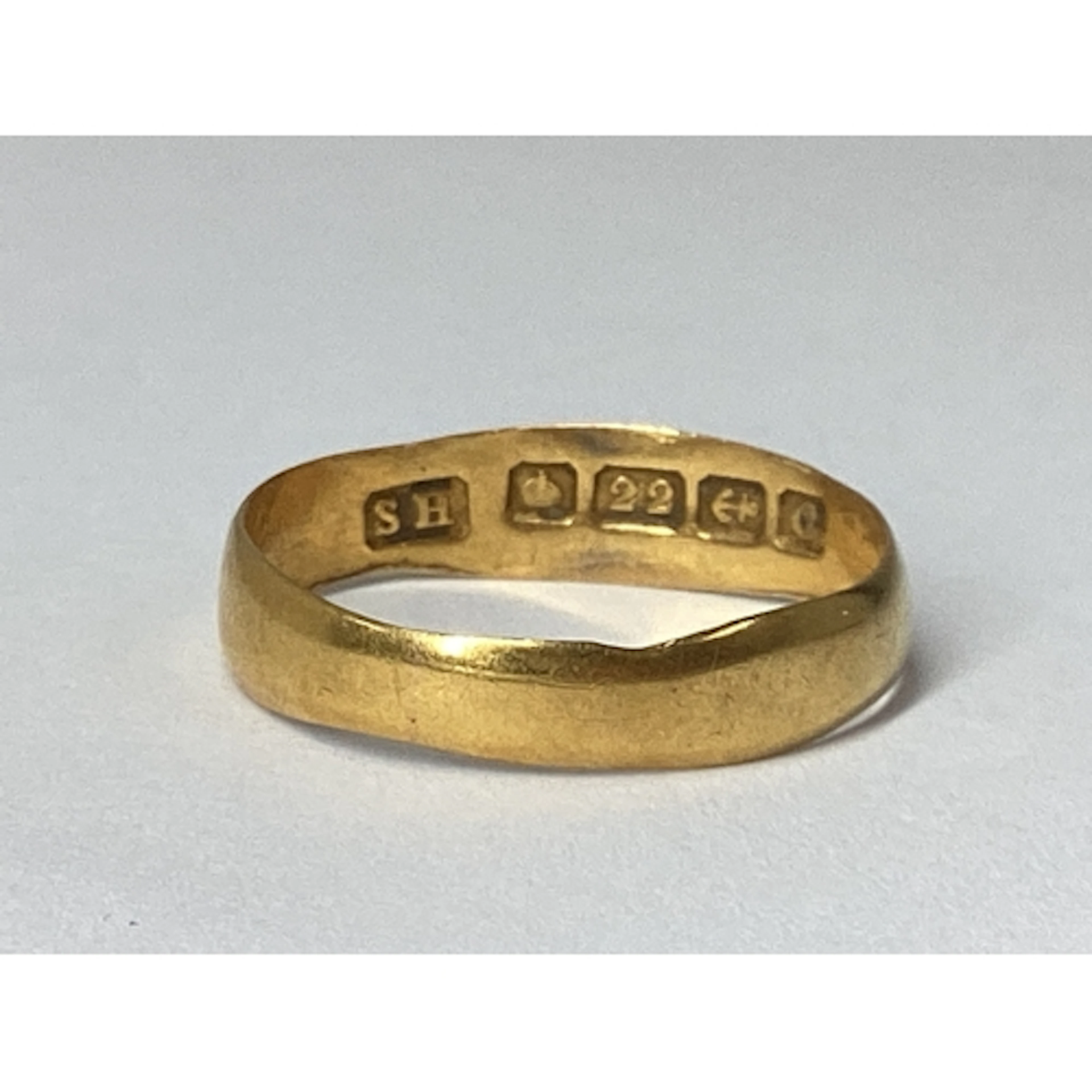 A 22ct Gold Plain Wedding Band (finger size N1/2). Total wei...