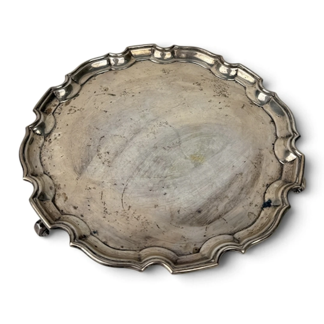 A SILVER SALVER Weight: 645gms