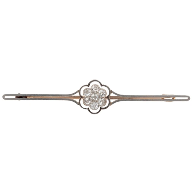 A diamond bar brooch, early 20th century, centring on a clus...