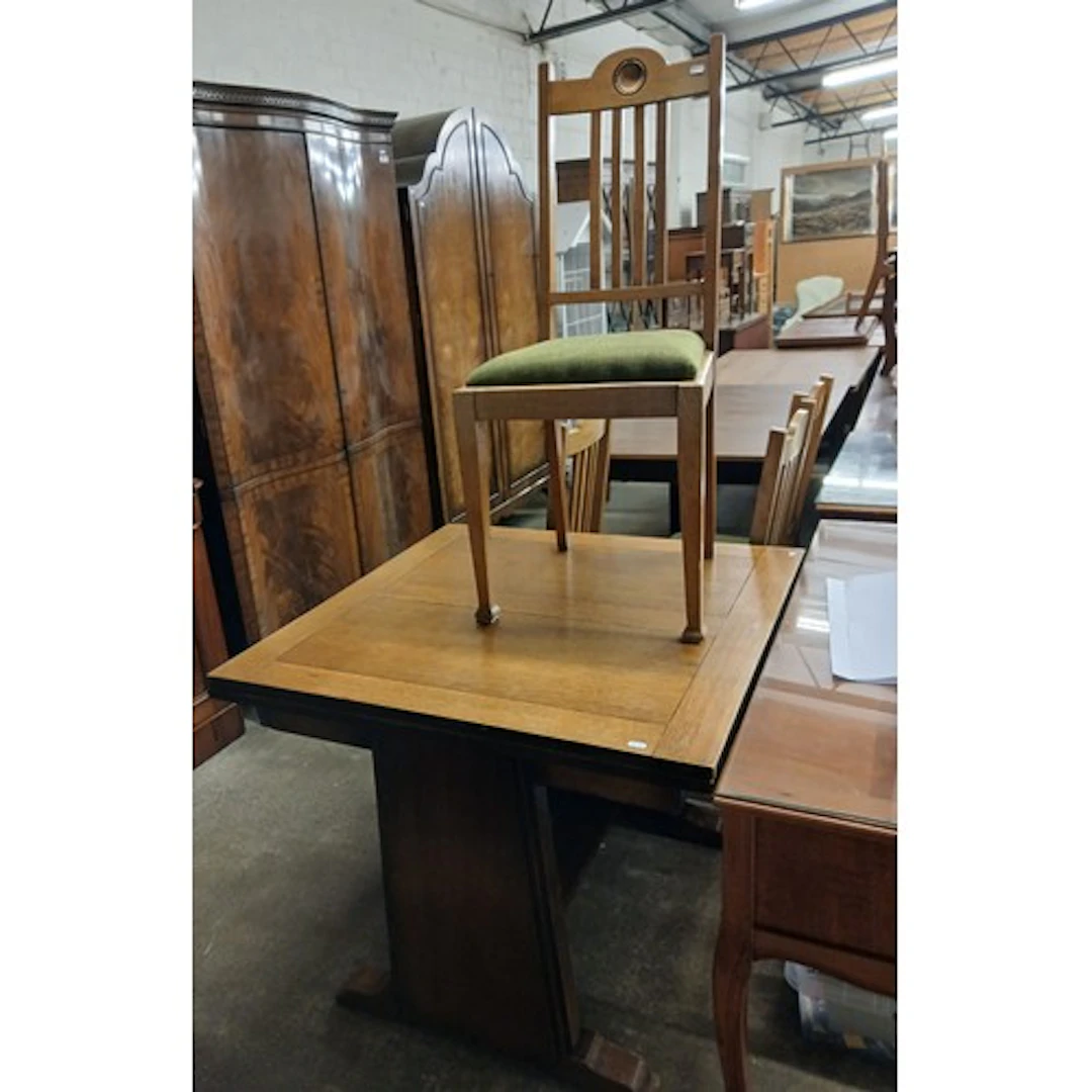Affleck's of Ayr oak draw-leaf dining table with four dining...