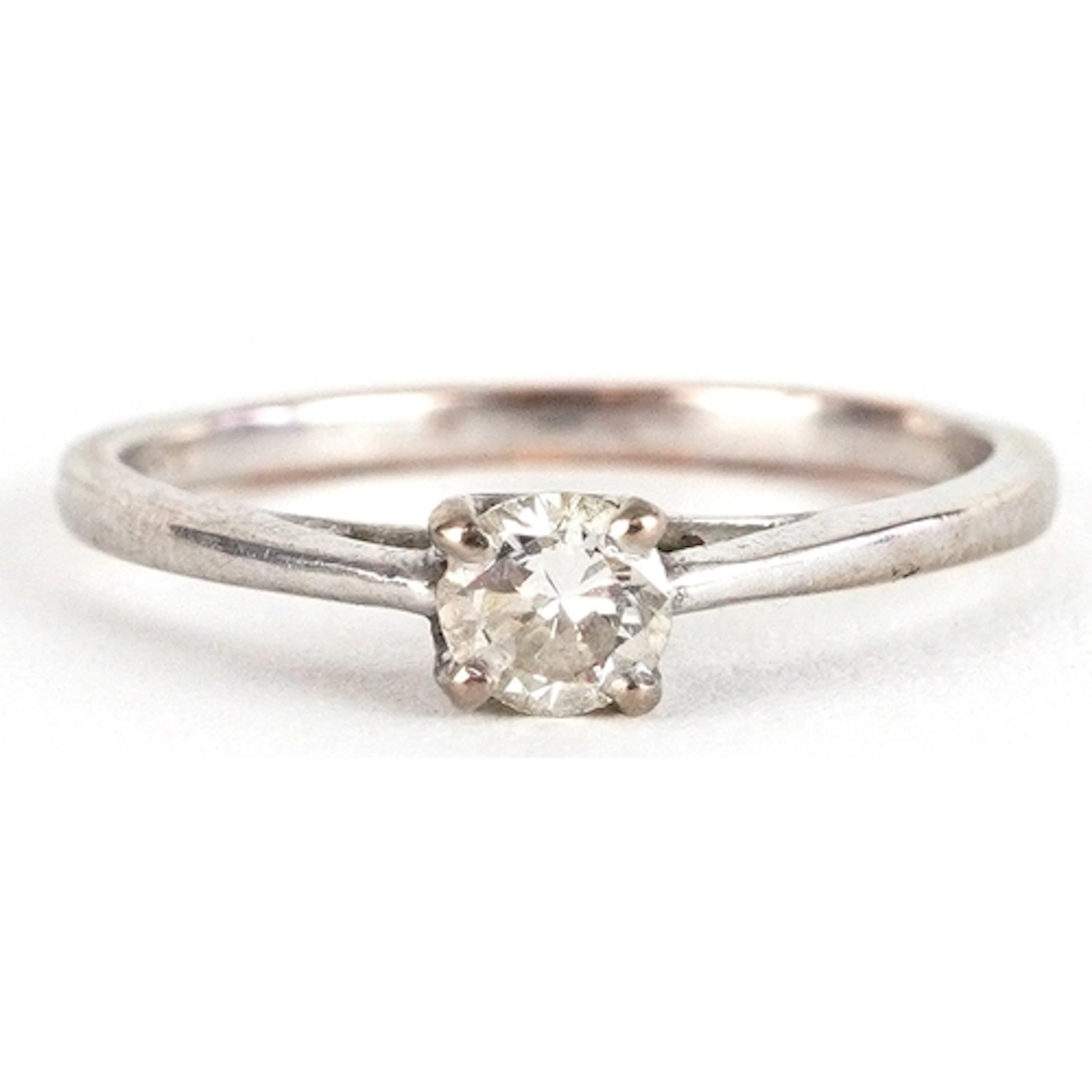 9ct white gold diamond solitaire ring, size J, 1.2g.