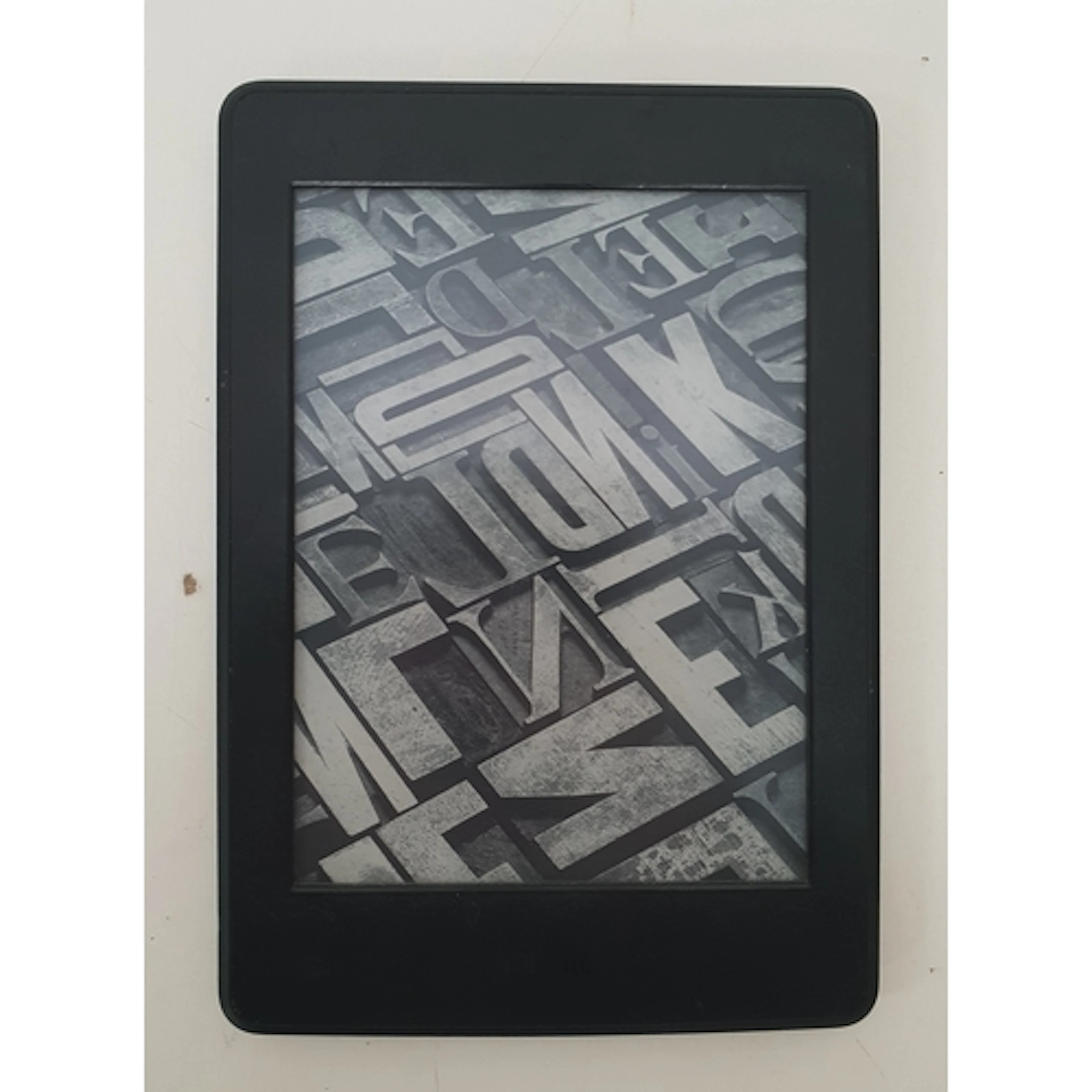 AMAZON KINDLE PAPERWHITE 3 (7th GENERATION) with bright spo...