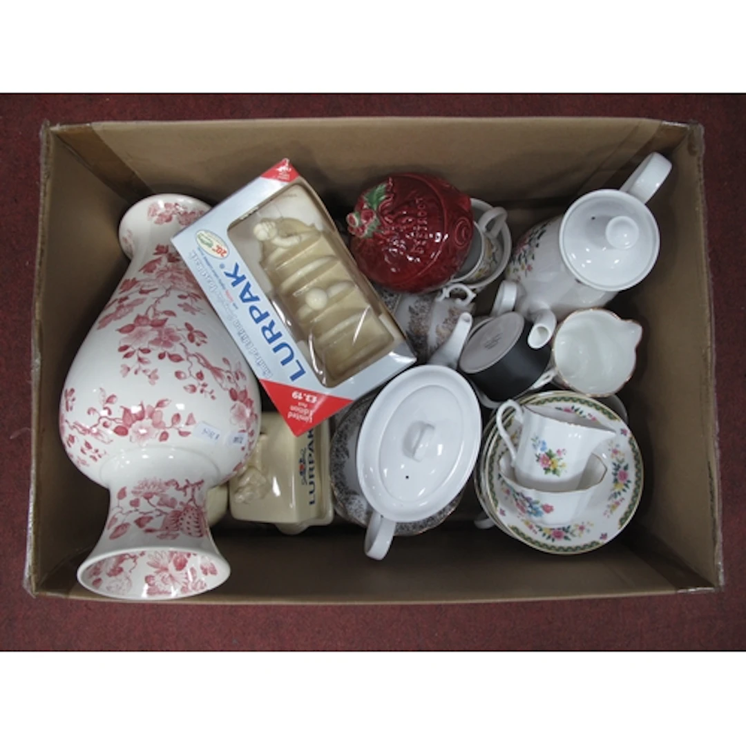 Mixed ceramics and teaware, including a vintage Wedgwood pin...