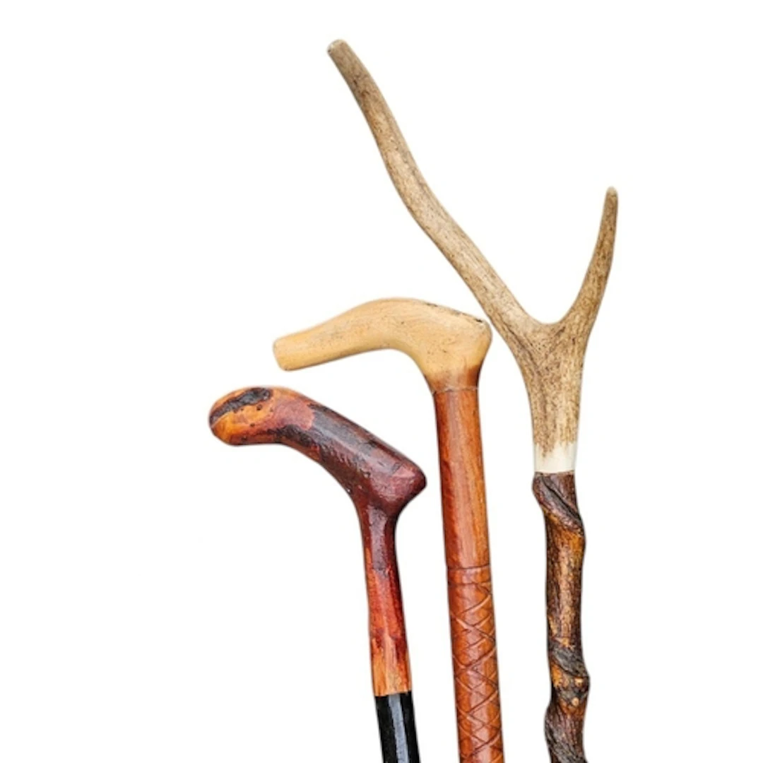 A COLLECTION OF THREE 20TH CENTURY COUNTRY WALKING STICKS Ha...
