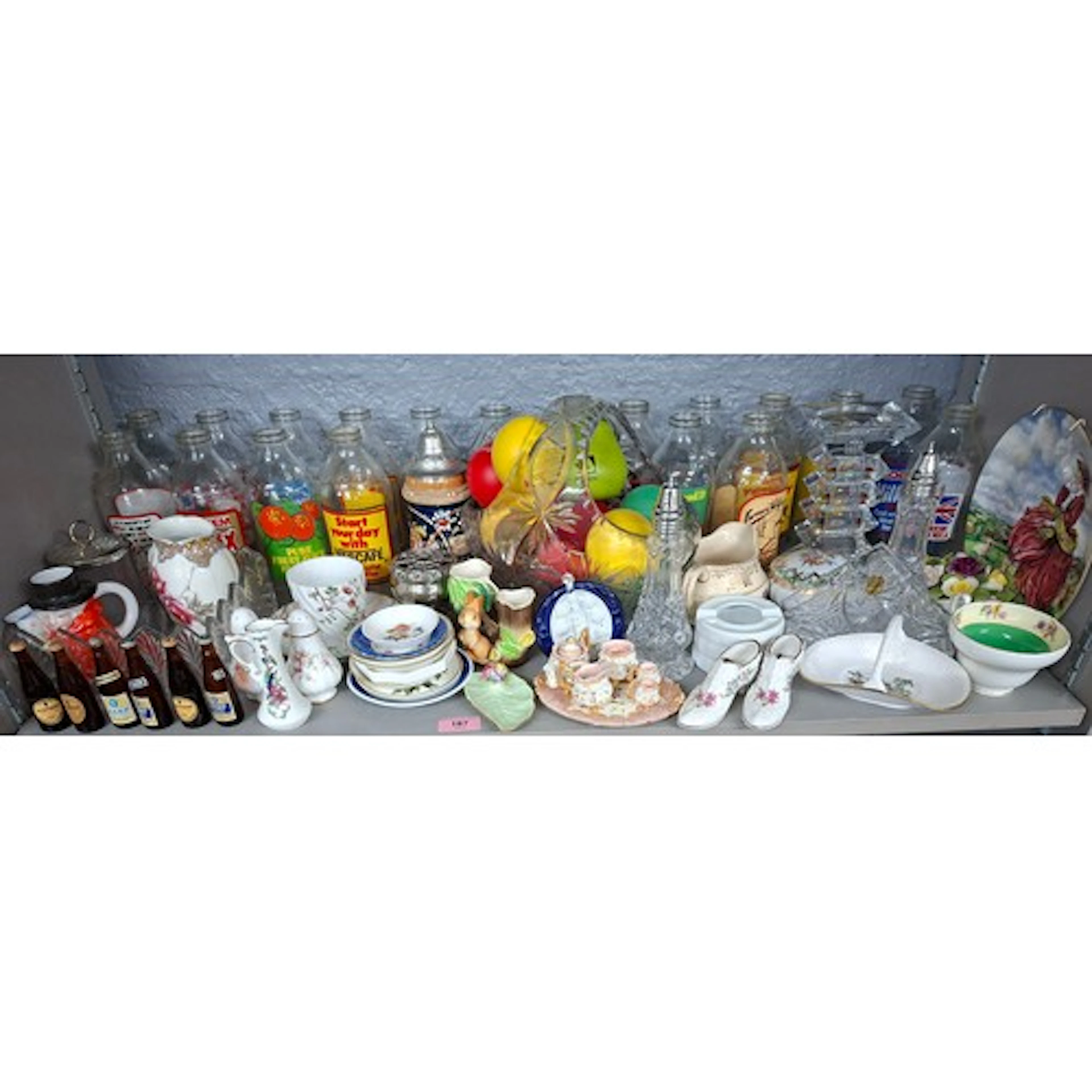 Mixed vintage household items to include advertising milk bo...