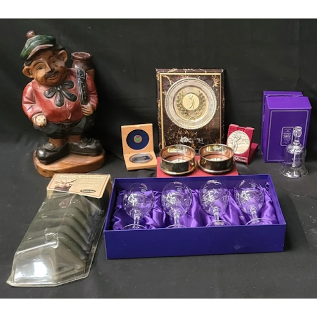 SELECTION OF GOLFING COLLECTABLES comprising 'Edinburgh Crys...
